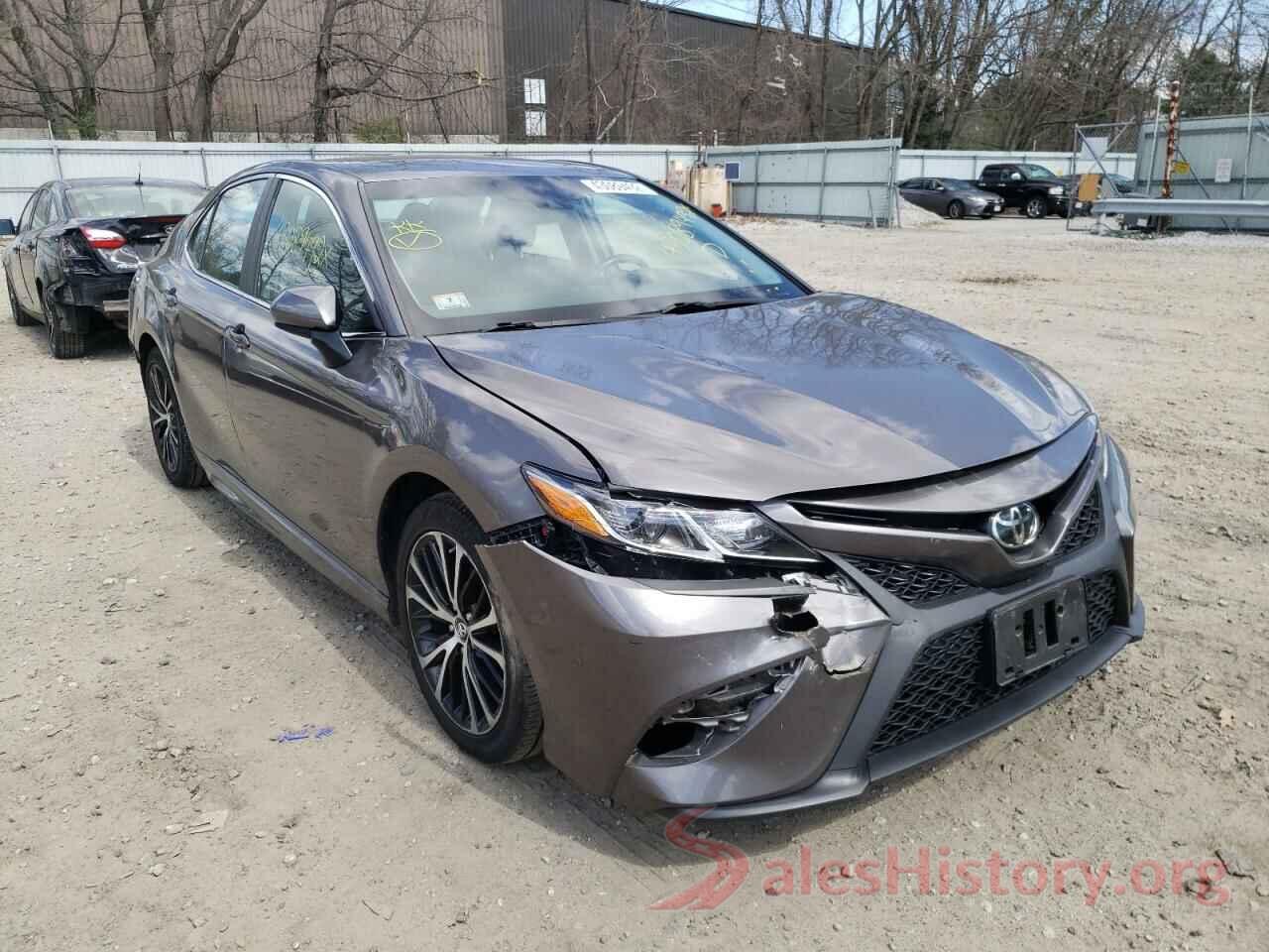 4T1B11HK9JU157999 2018 TOYOTA CAMRY