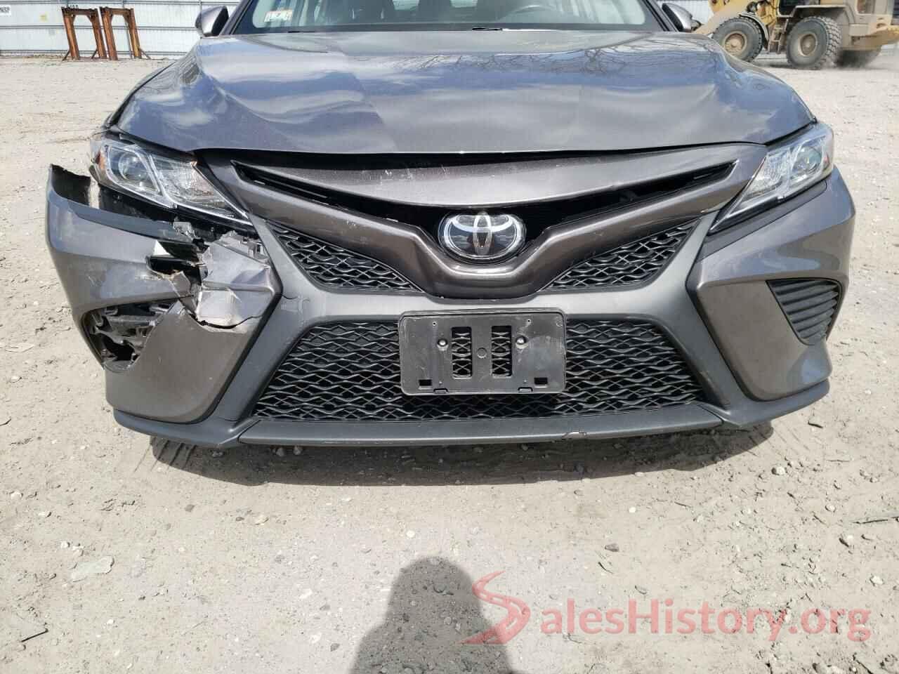 4T1B11HK9JU157999 2018 TOYOTA CAMRY