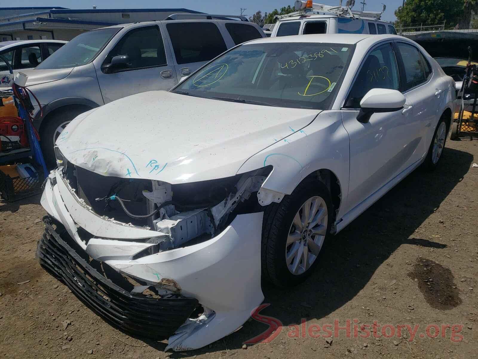 4T1B11HKXKU725565 2019 TOYOTA CAMRY