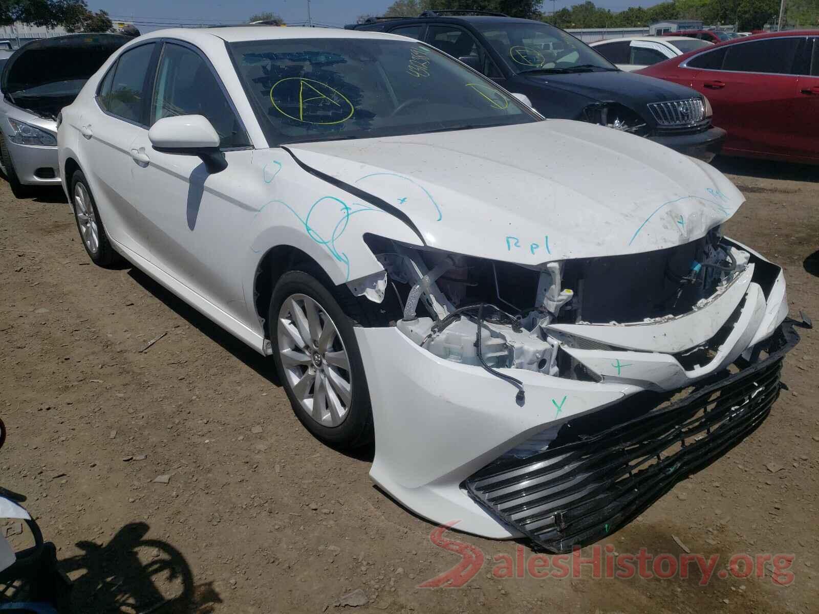 4T1B11HKXKU725565 2019 TOYOTA CAMRY