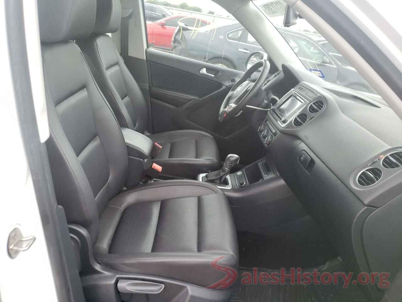 WVGAV7AX7HK015925 2017 VOLKSWAGEN TIGUAN