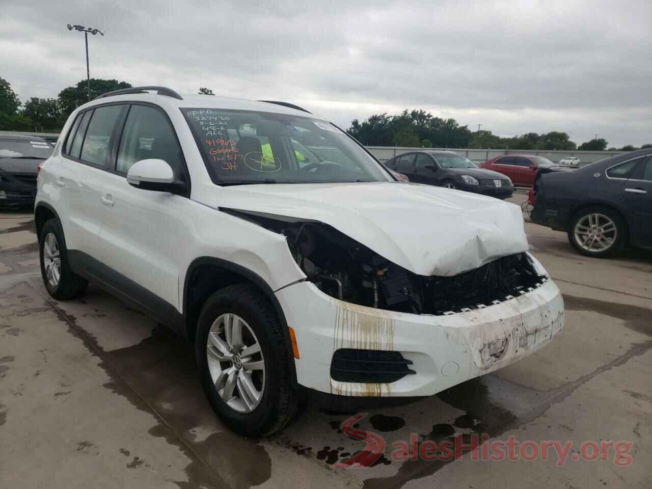 WVGAV7AX7HK015925 2017 VOLKSWAGEN TIGUAN