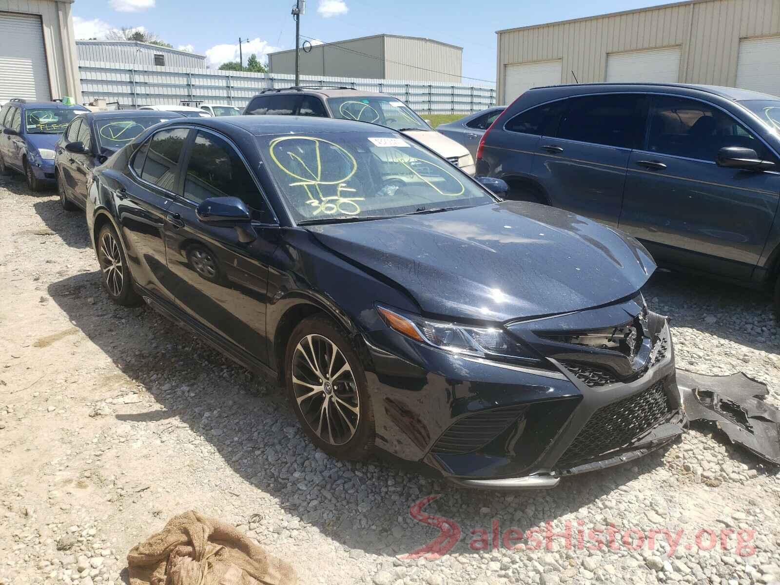 4T1B11HK1JU667604 2018 TOYOTA CAMRY