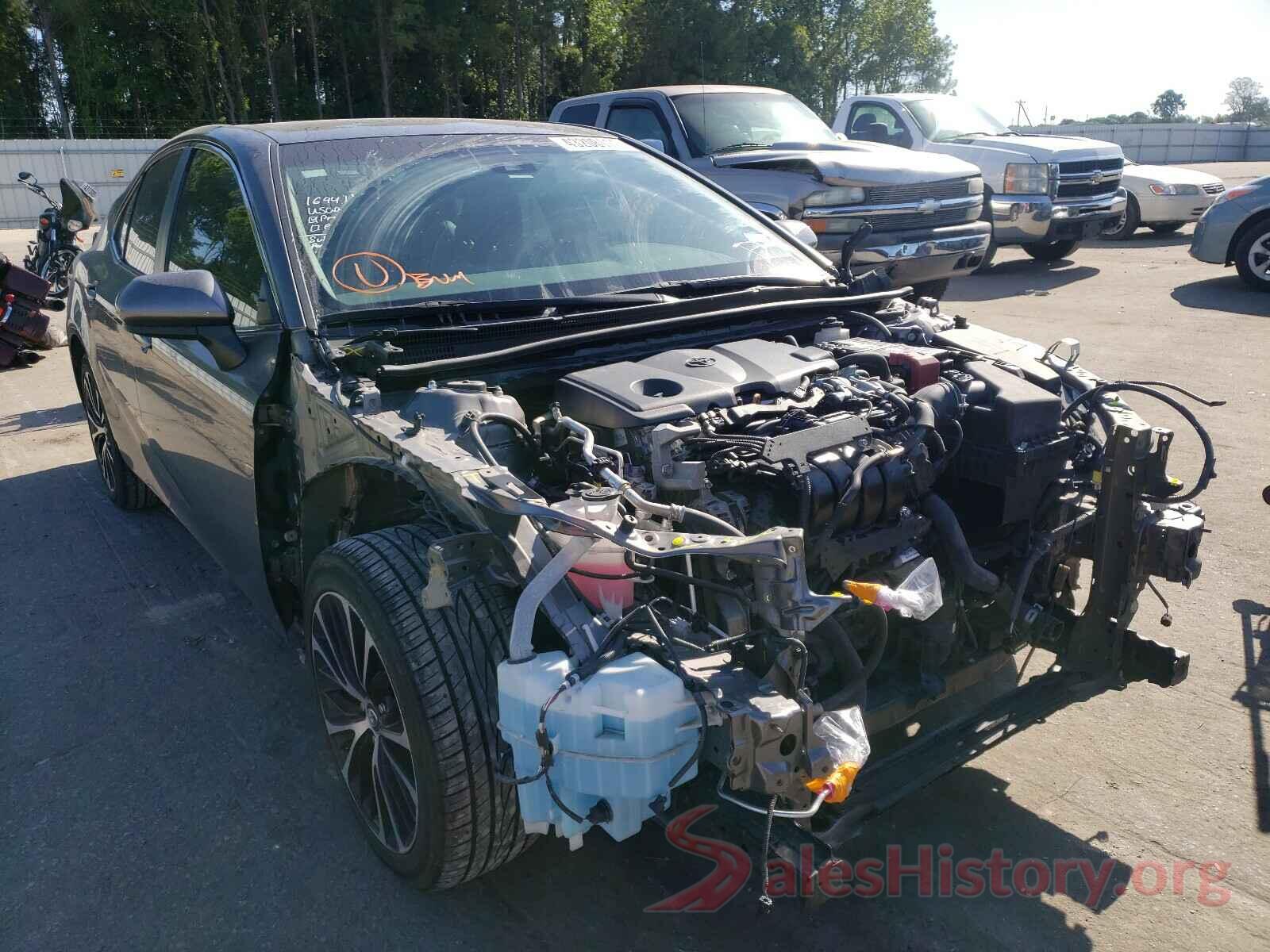 4T1B11HK2JU545074 2018 TOYOTA CAMRY