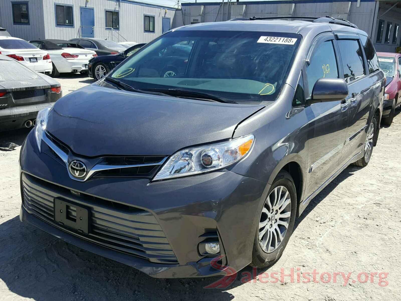 5TDYZ3DC8JS916261 2018 TOYOTA SIENNA XLE