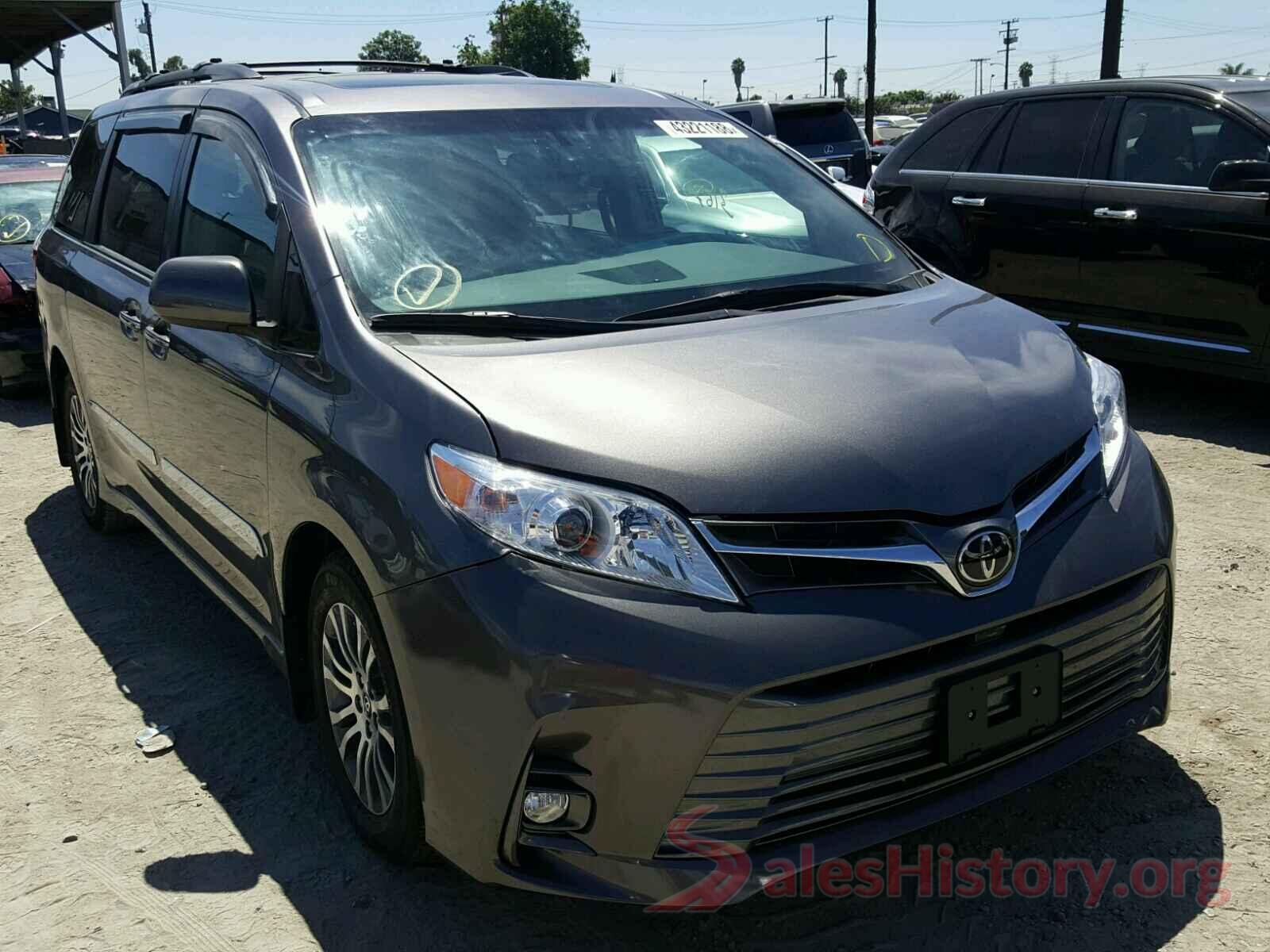 5TDYZ3DC8JS916261 2018 TOYOTA SIENNA XLE