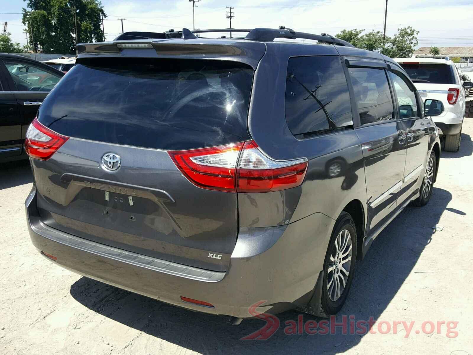 5TDYZ3DC8JS916261 2018 TOYOTA SIENNA XLE