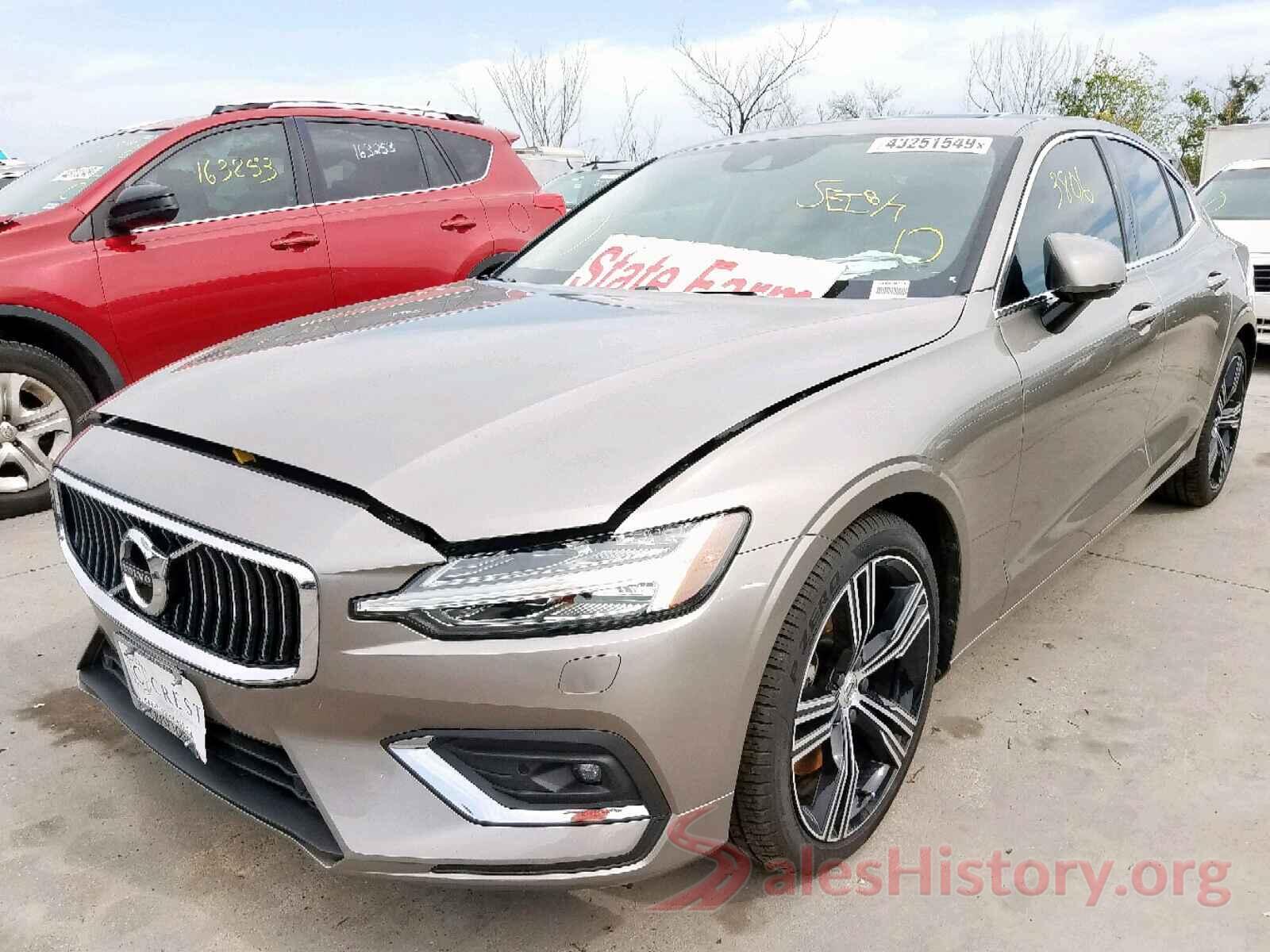 7JRA22TL1KG000715 2019 VOLVO S60