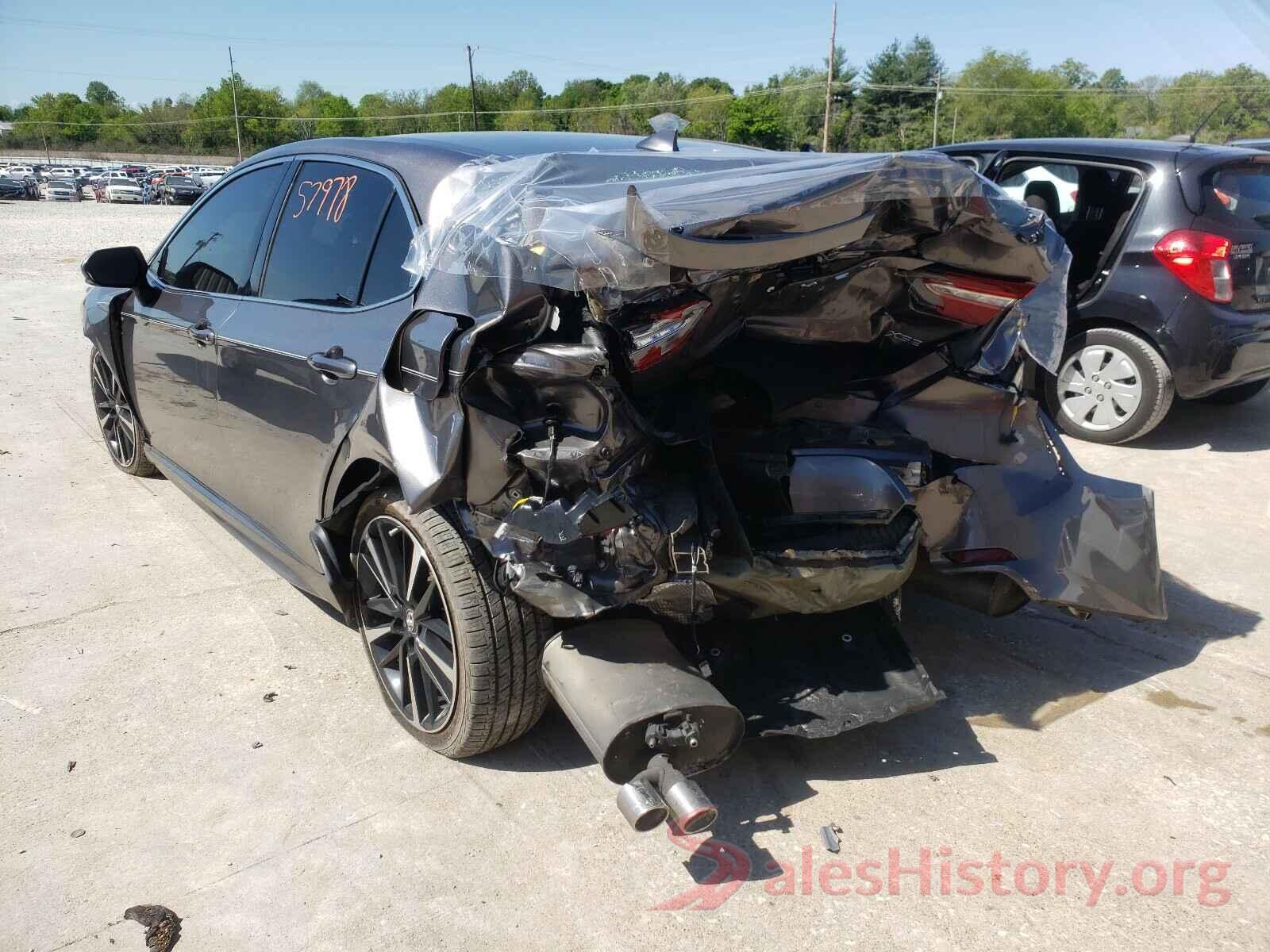 4T1B61HK8JU569106 2018 TOYOTA CAMRY