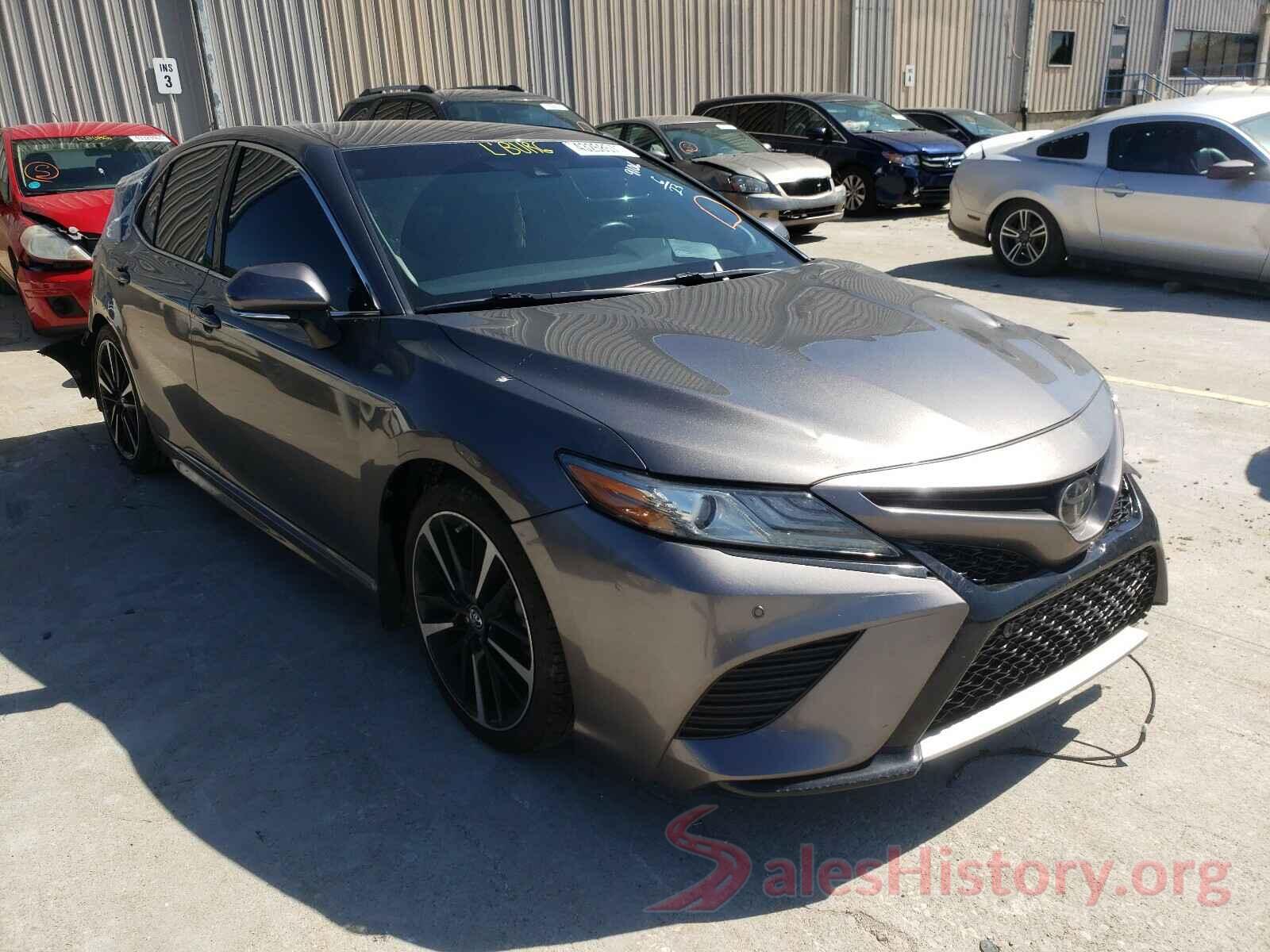 4T1B61HK8JU569106 2018 TOYOTA CAMRY