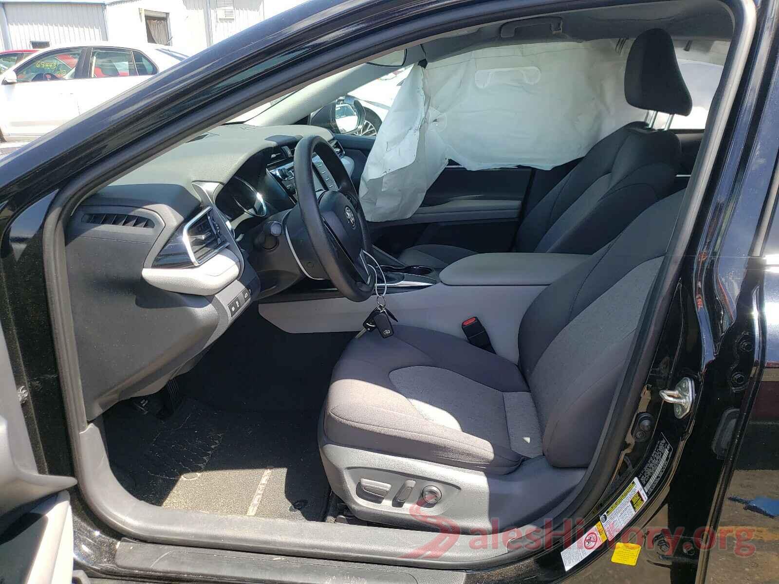 4T1B11HK6JU100207 2018 TOYOTA CAMRY