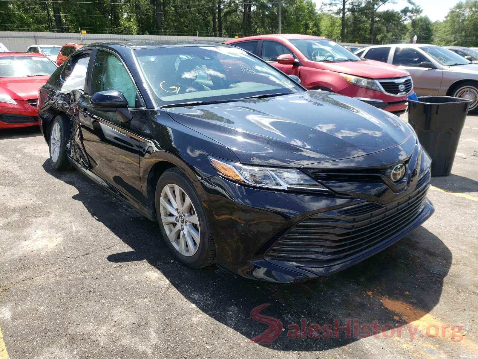 4T1B11HK6JU100207 2018 TOYOTA CAMRY