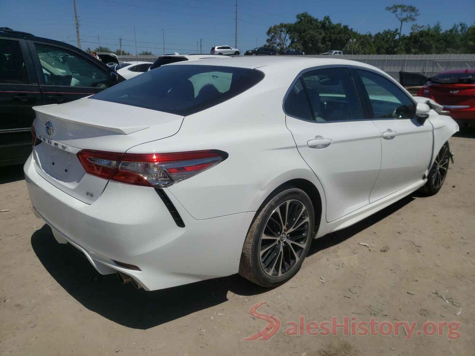 4T1B11HK6JU560659 2018 TOYOTA CAMRY