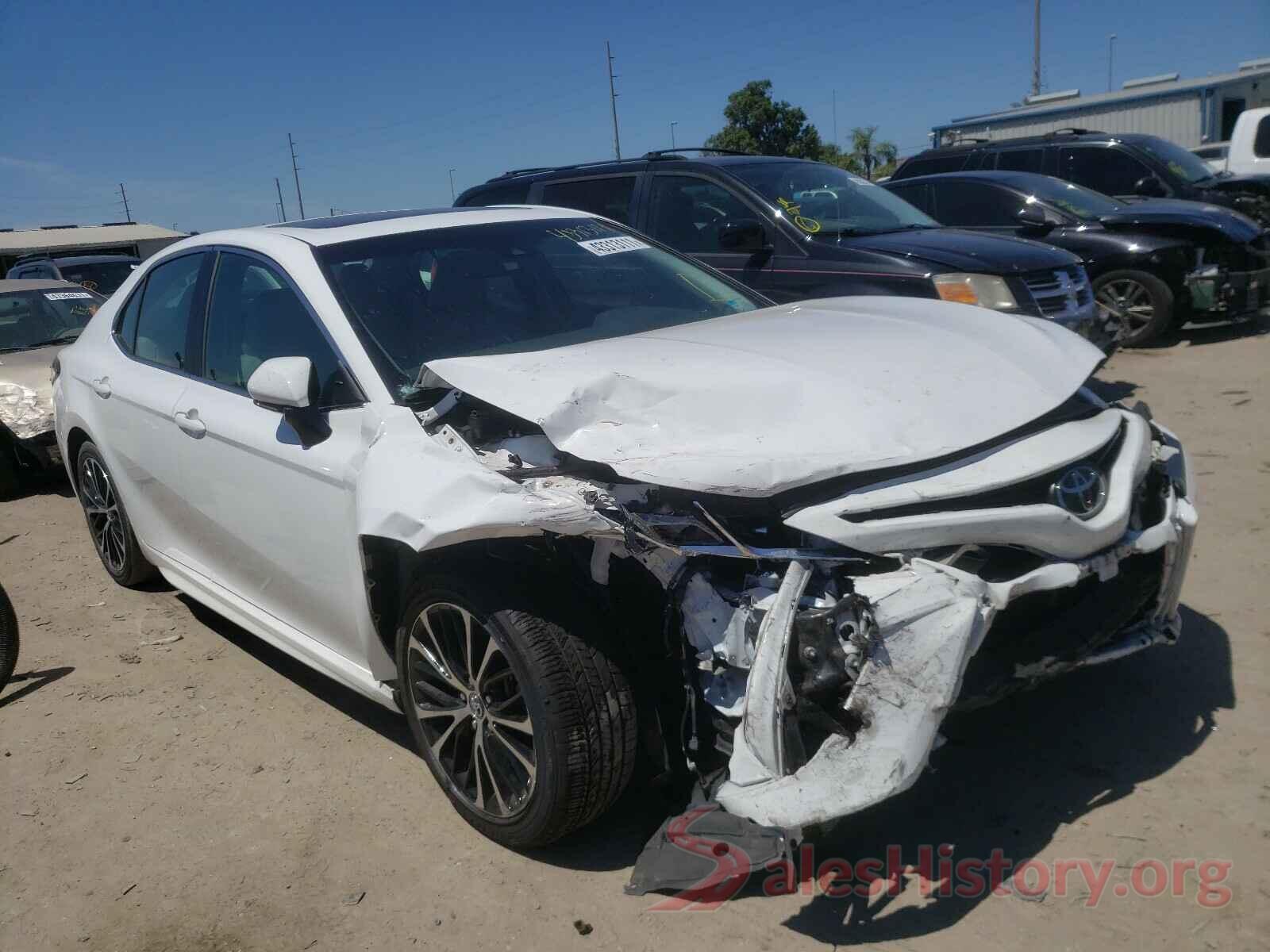 4T1B11HK6JU560659 2018 TOYOTA CAMRY