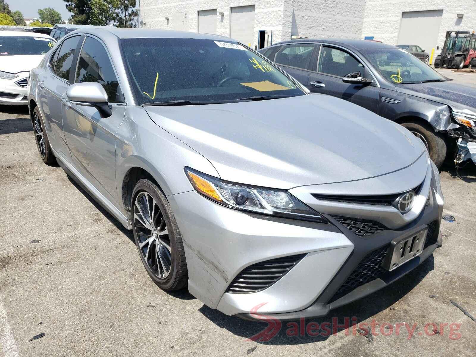 4T1B11HK0JU657811 2018 TOYOTA CAMRY