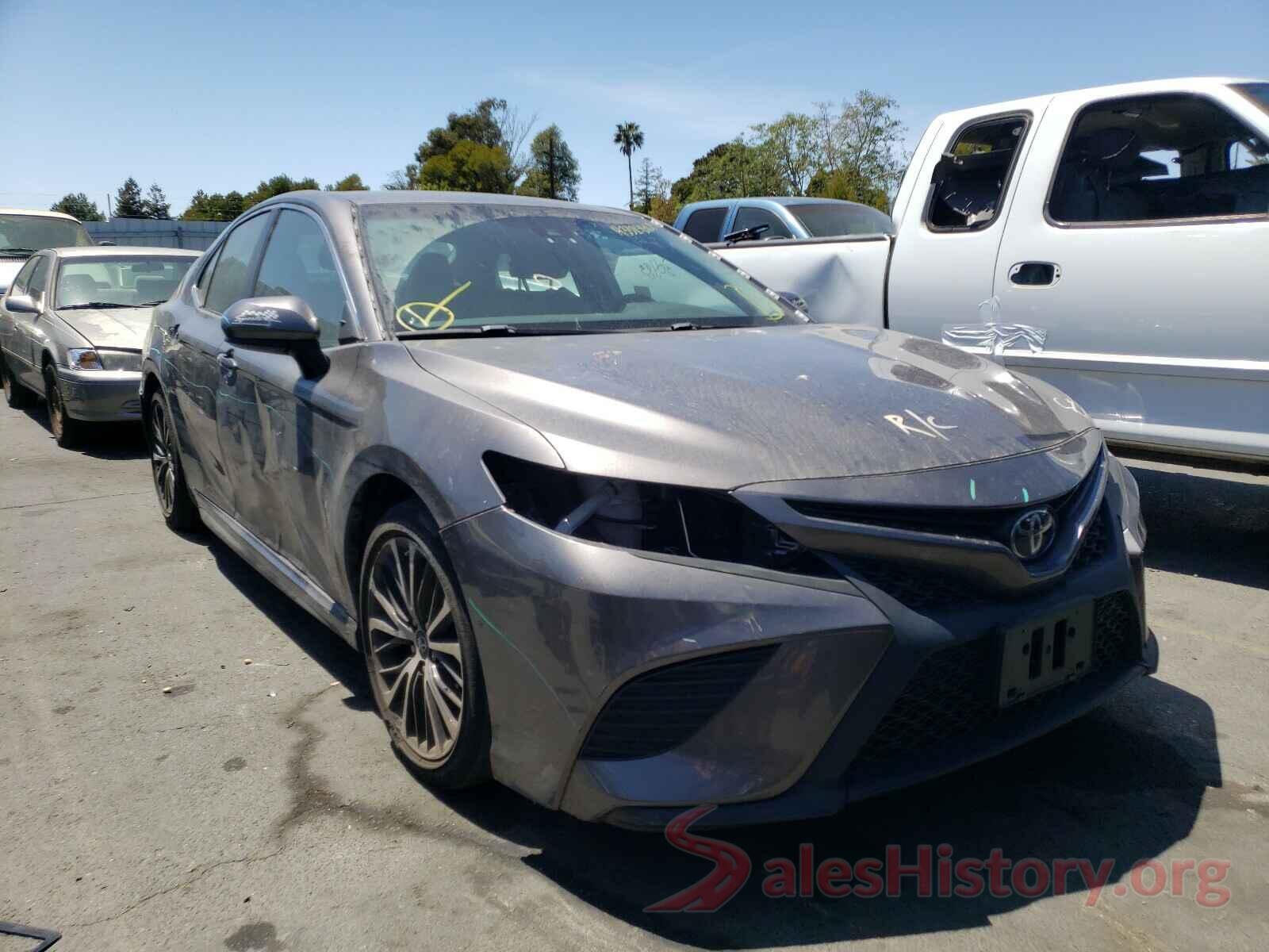 4T1B11HK1JU664606 2018 TOYOTA CAMRY