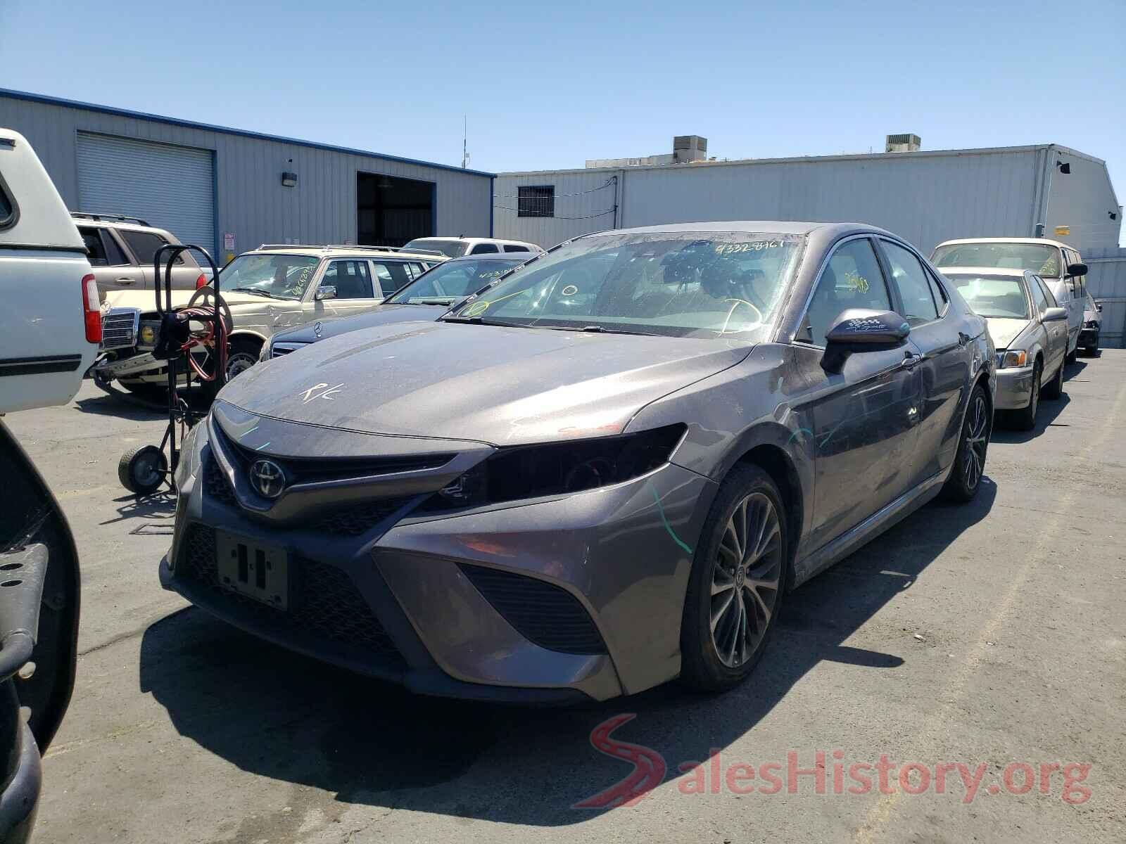 4T1B11HK1JU664606 2018 TOYOTA CAMRY