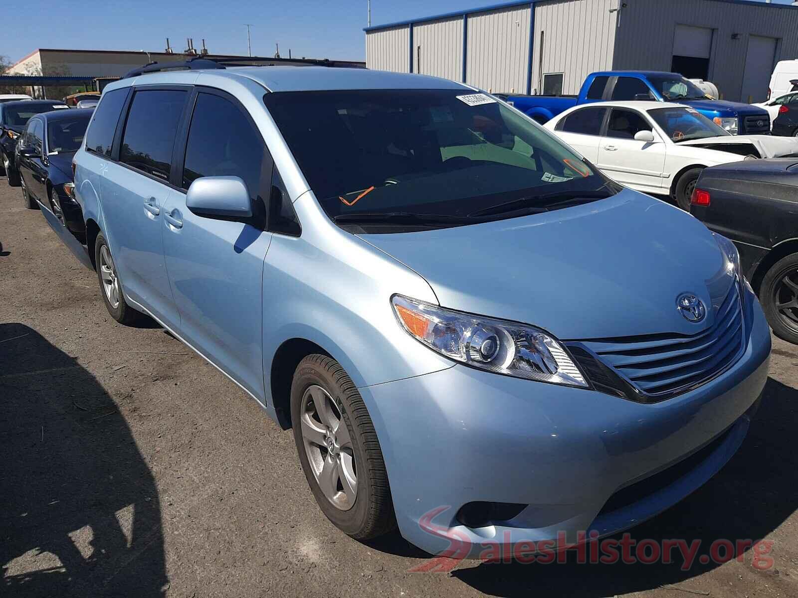 5TDKZ3DC9HS839500 2017 TOYOTA SIENNA