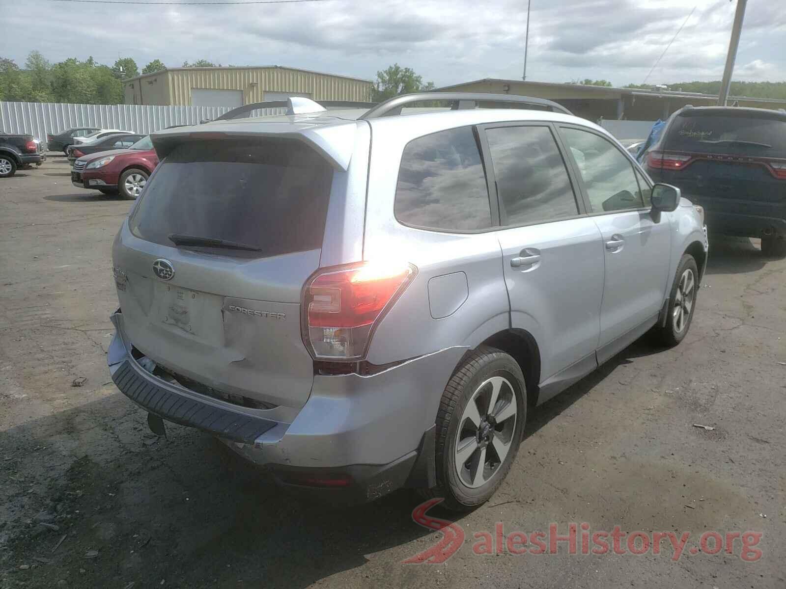 JF2SJAGC7JH524715 2018 SUBARU FORESTER