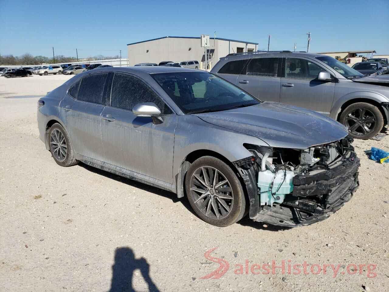 4T1T11AK7NU689773 2022 TOYOTA CAMRY