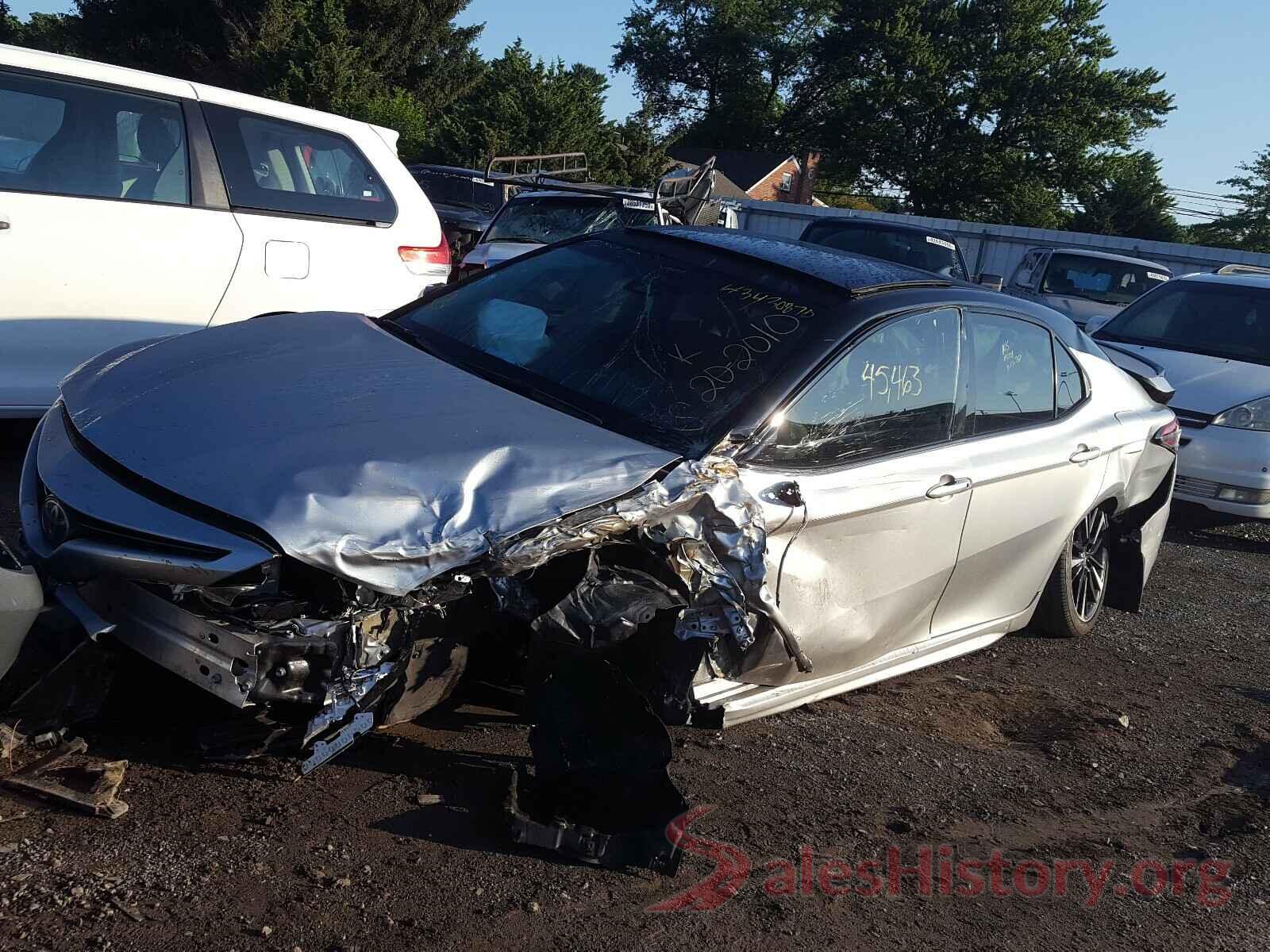 4T1BZ1HK2JU017303 2018 TOYOTA CAMRY