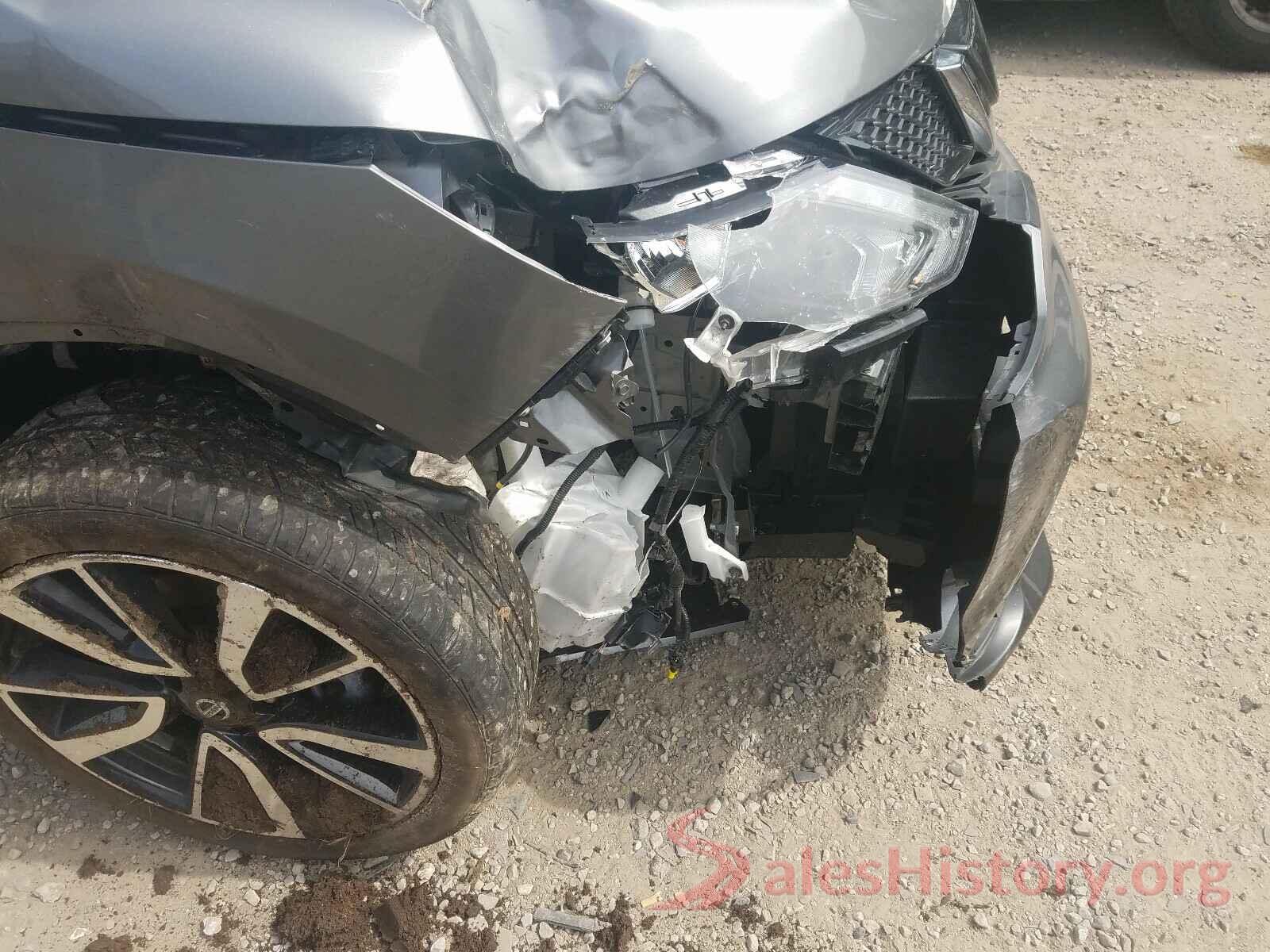 JN1BJ1CR8JW266230 2018 NISSAN ROGUE