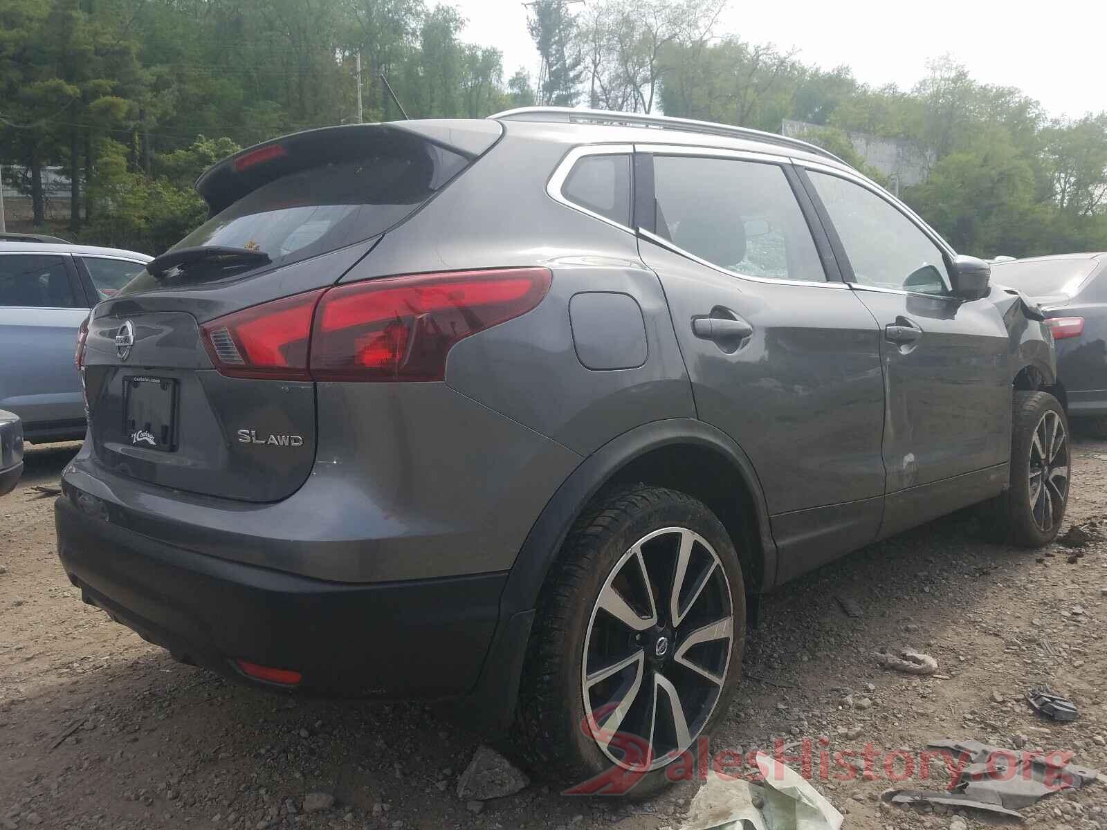 JN1BJ1CR8JW266230 2018 NISSAN ROGUE