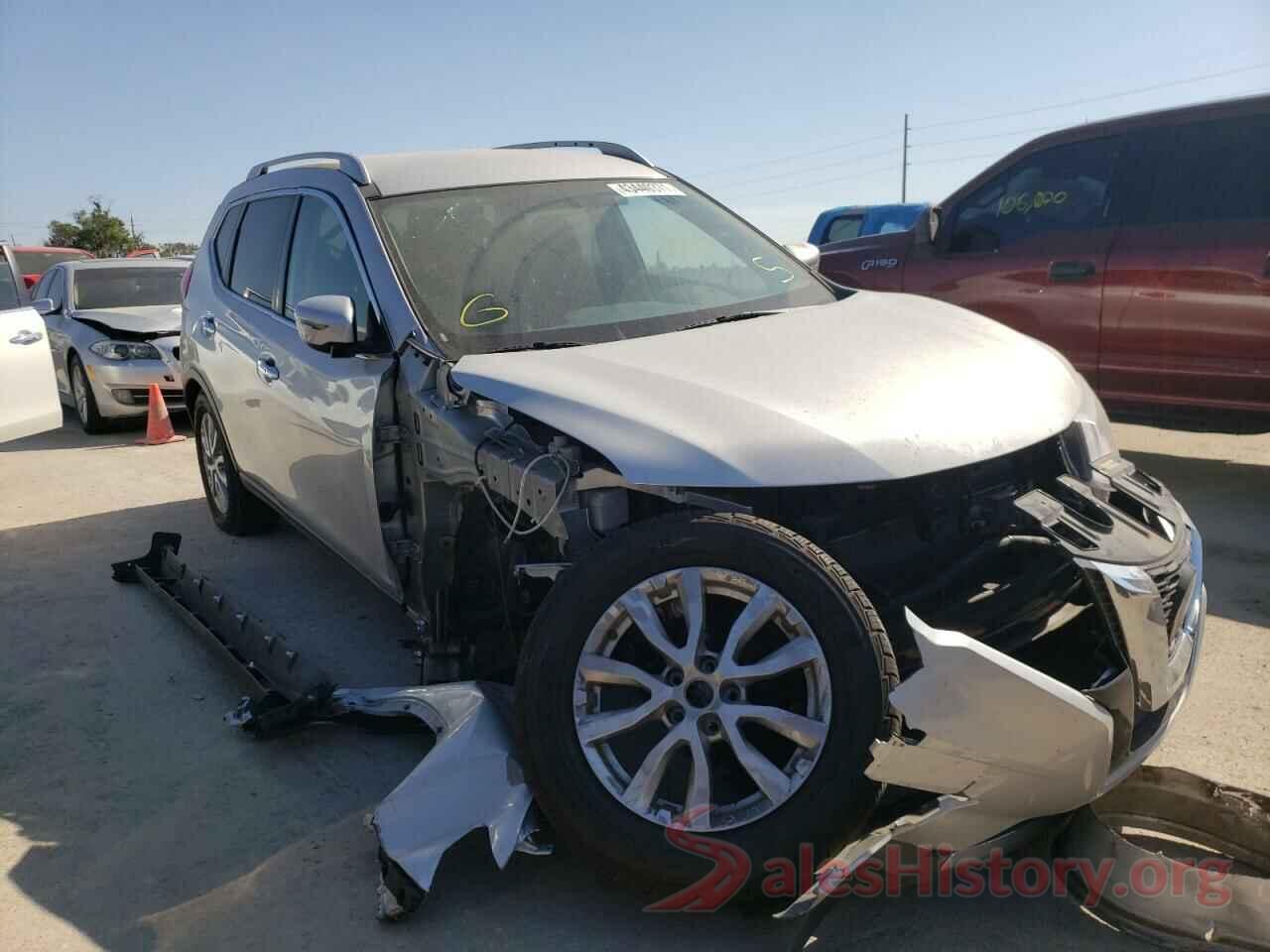 KNMAT2MV4JP555667 2018 NISSAN ROGUE