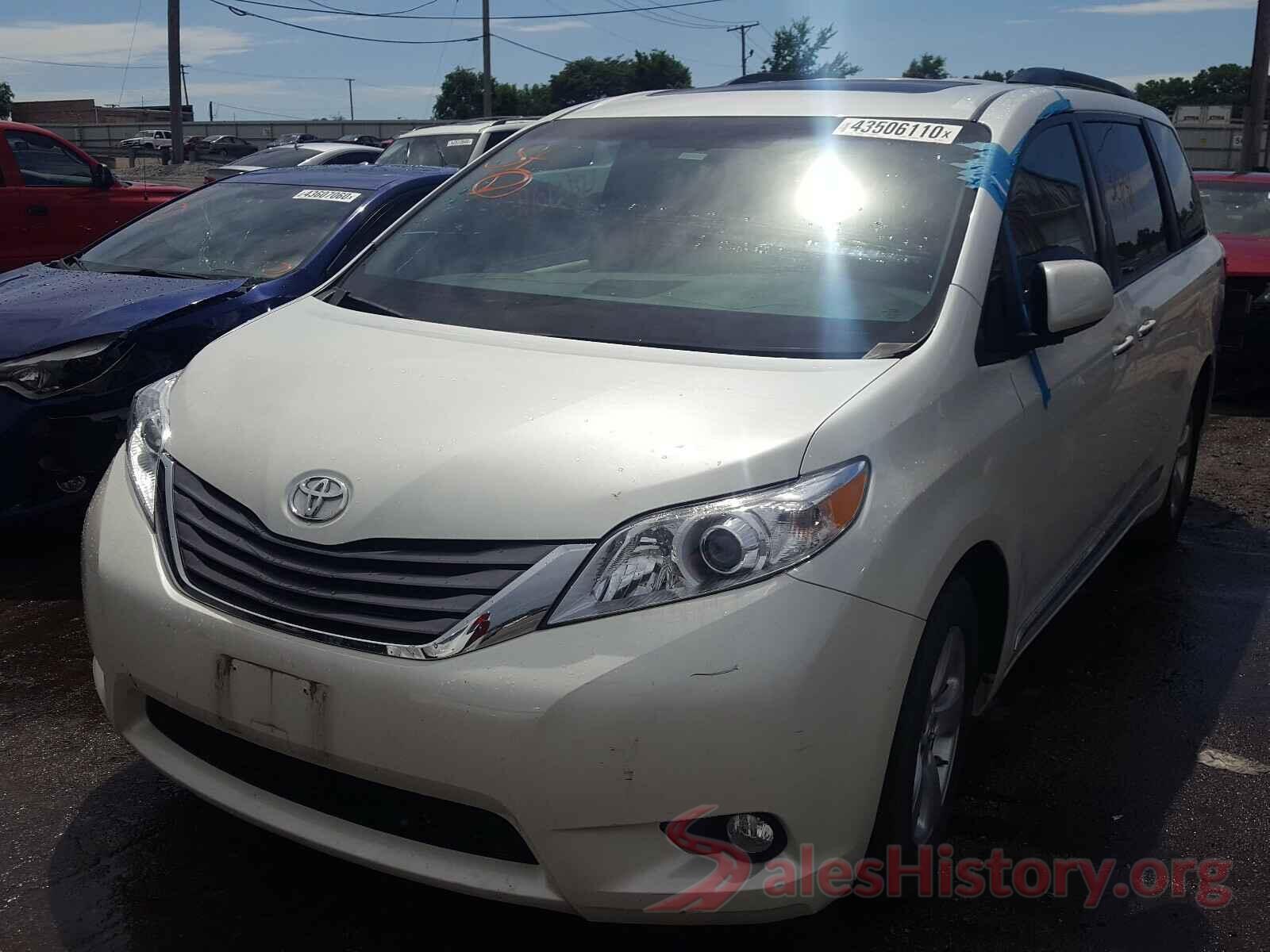 5TDYZ3DC6HS820252 2017 TOYOTA SIENNA