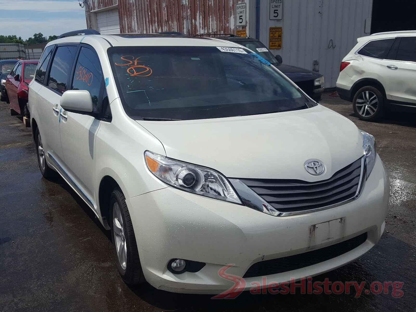 5TDYZ3DC6HS820252 2017 TOYOTA SIENNA