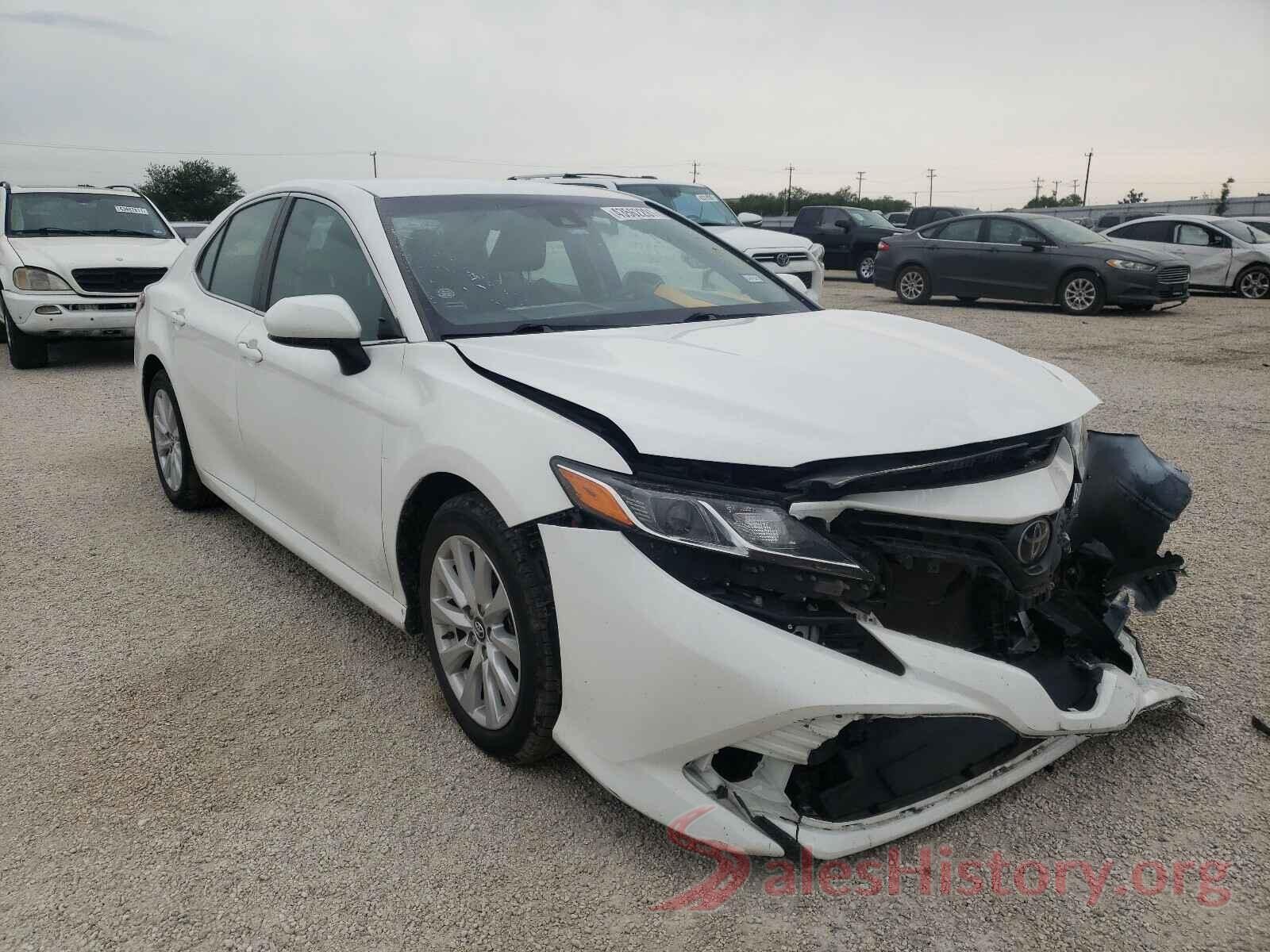 4T1B11HK9JU500827 2018 TOYOTA CAMRY