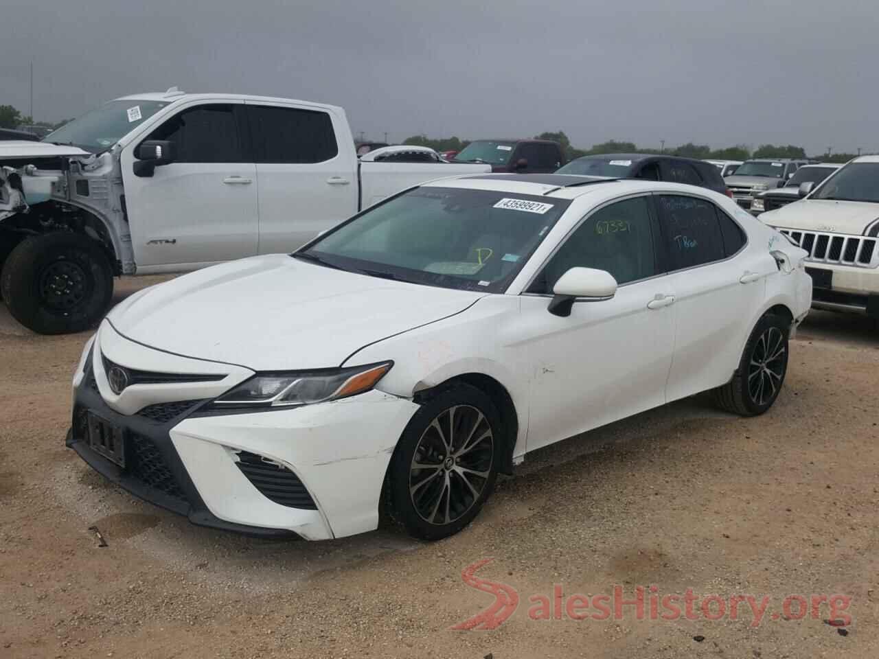 4T1B11HK5JU046558 2018 TOYOTA CAMRY