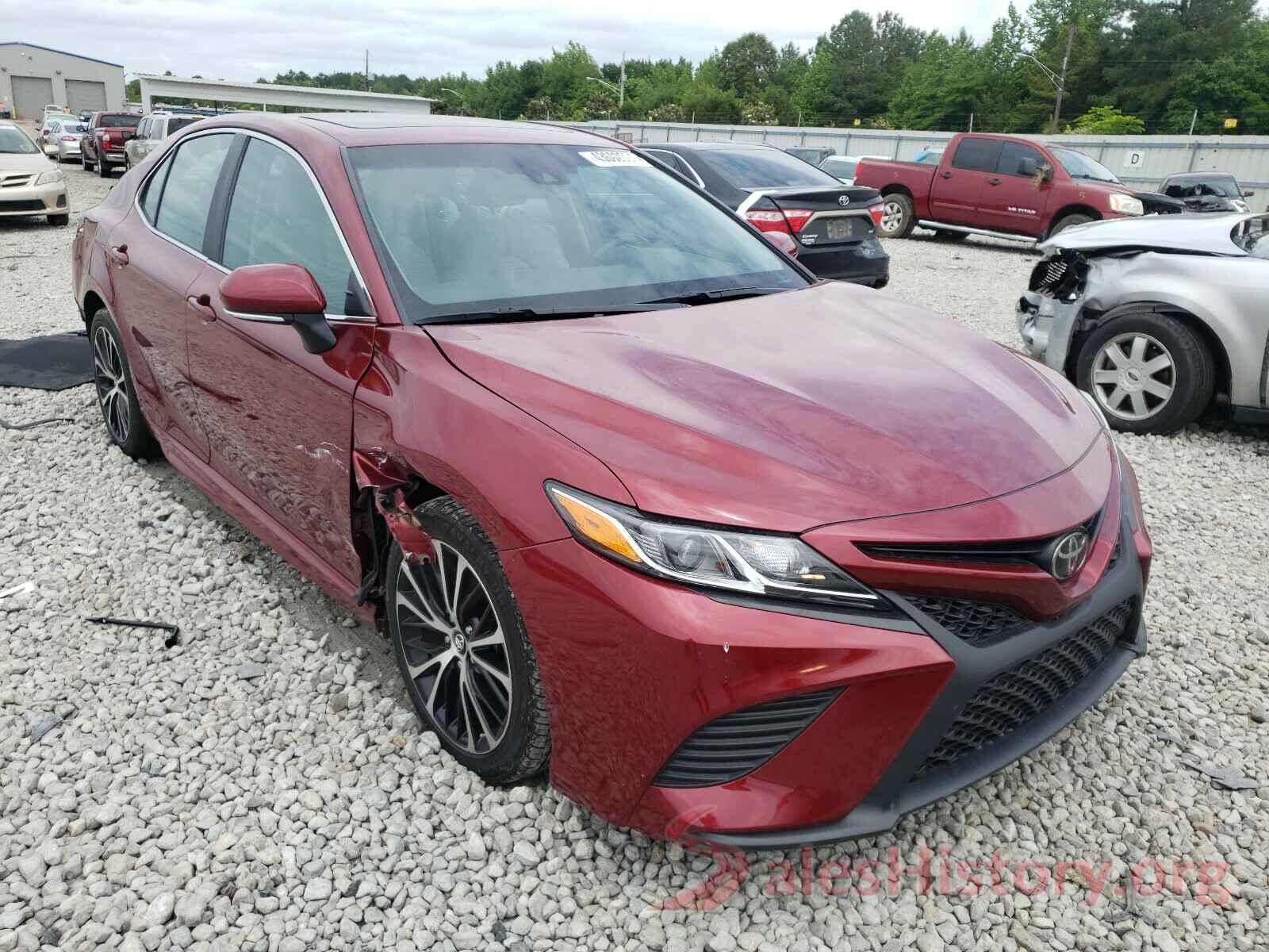 4T1B11HK5JU647887 2018 TOYOTA CAMRY