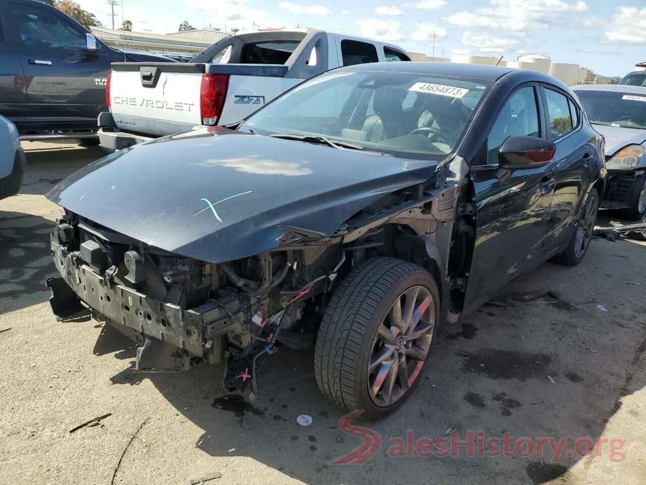 3MZBN1L31JM215078 2018 MAZDA 3