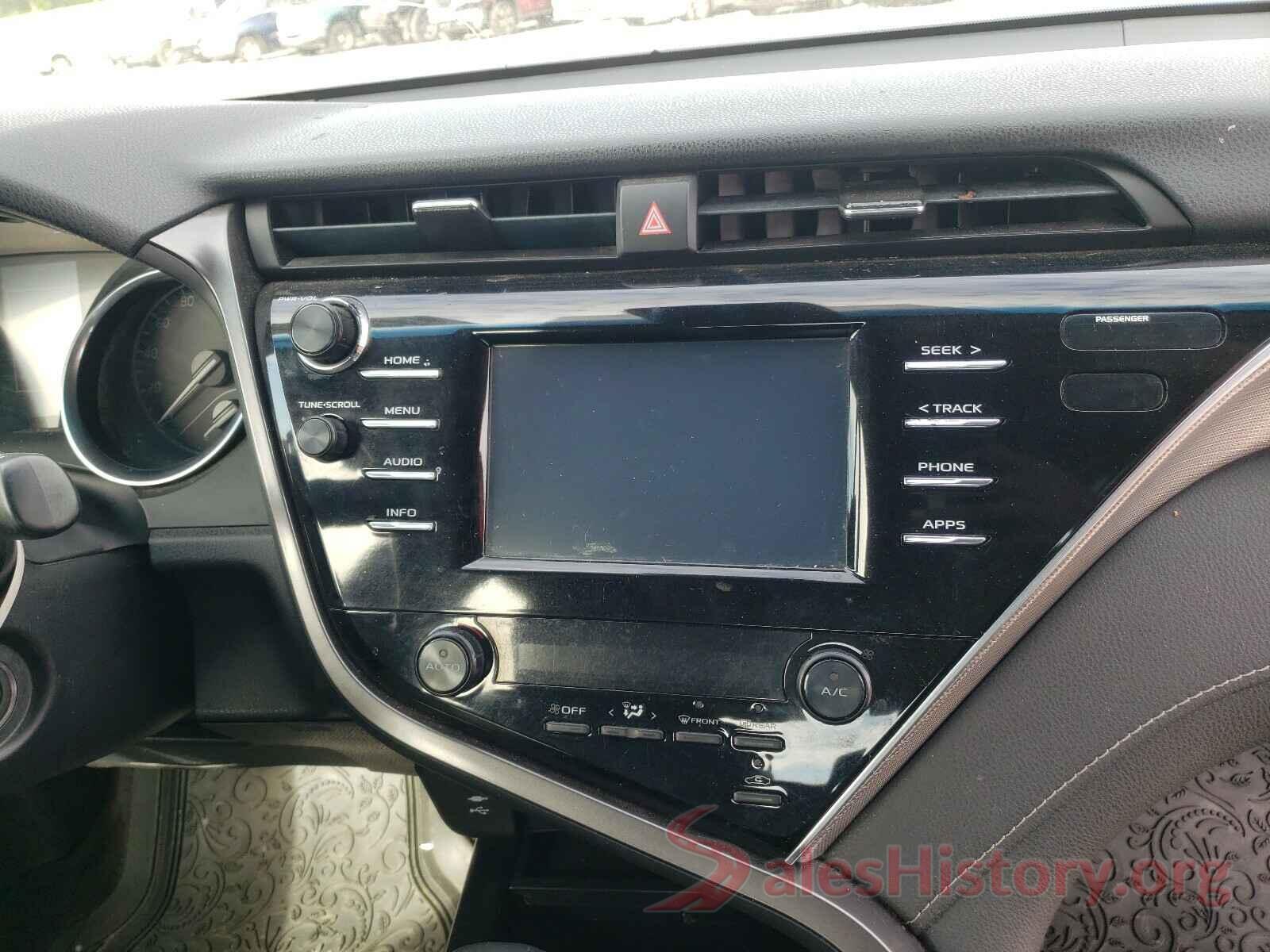 4T1B11HK8JU579617 2018 TOYOTA CAMRY