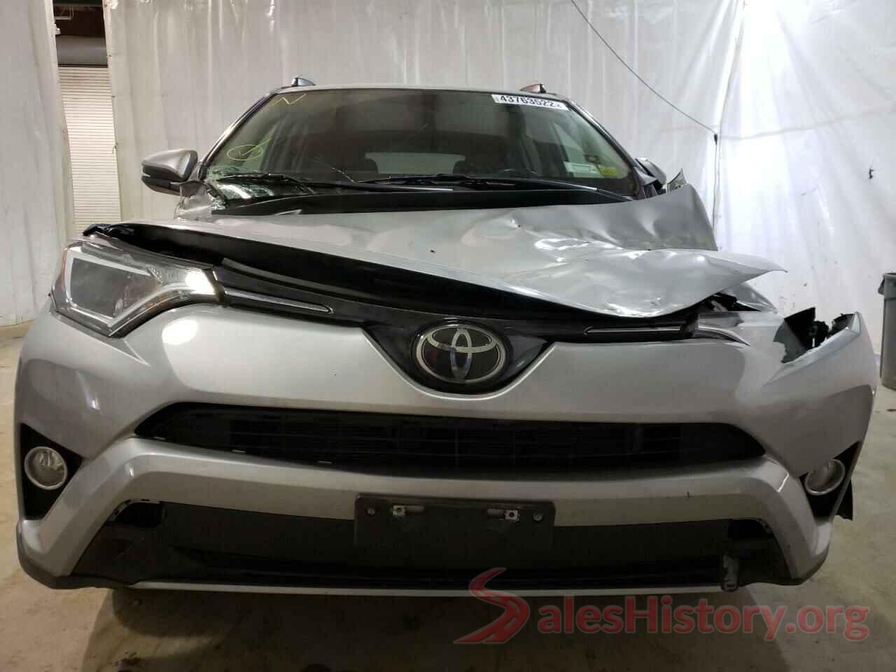 2T3RFREVXJW815995 2018 TOYOTA RAV4