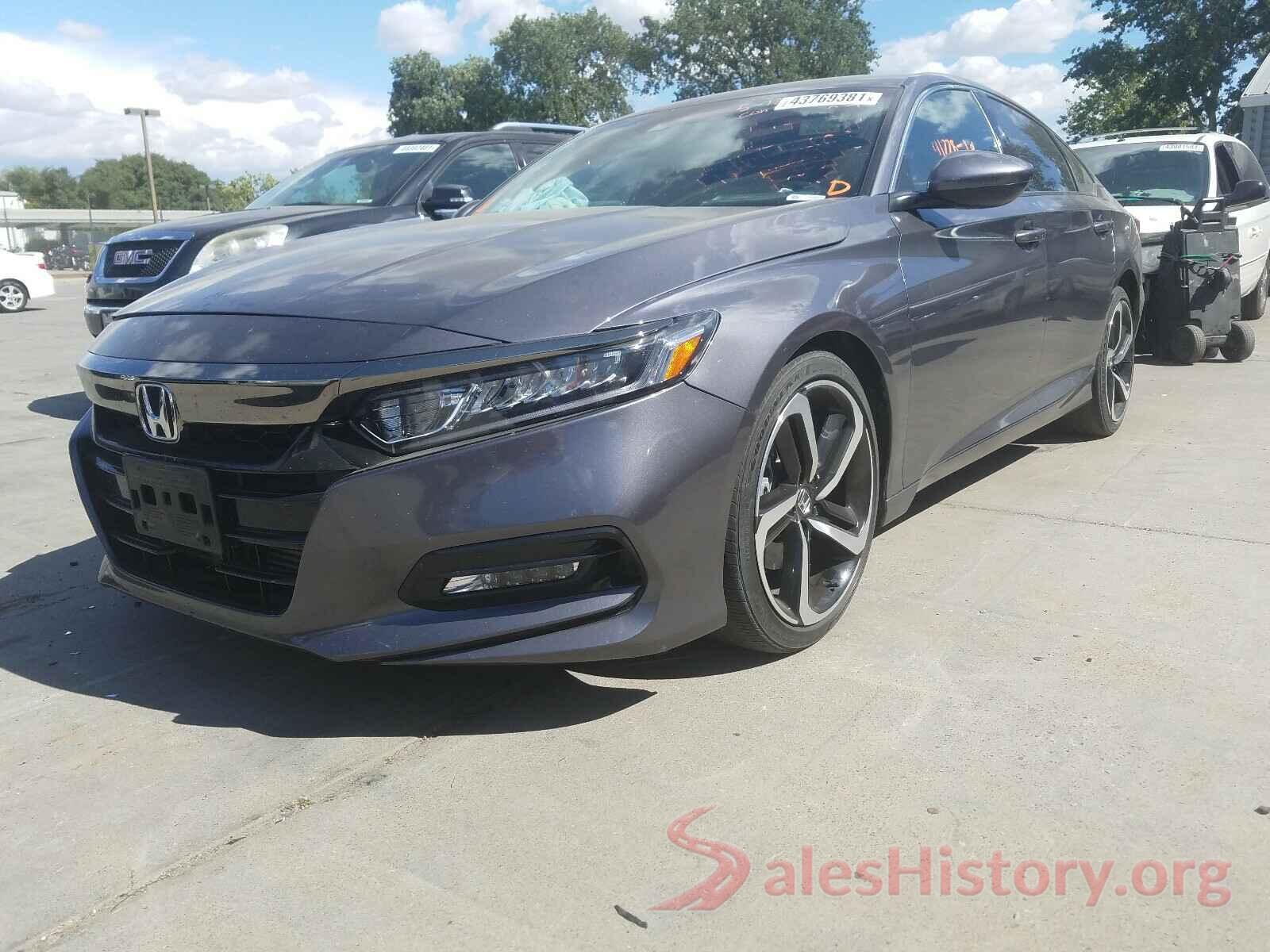 1HGCV1F30JA258828 2018 HONDA ACCORD