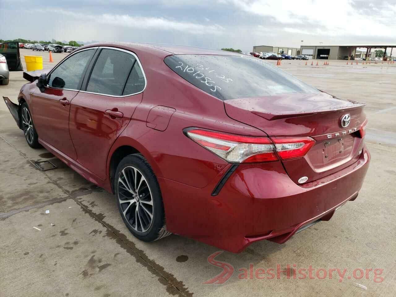 4T1B11HK0JU585637 2018 TOYOTA CAMRY