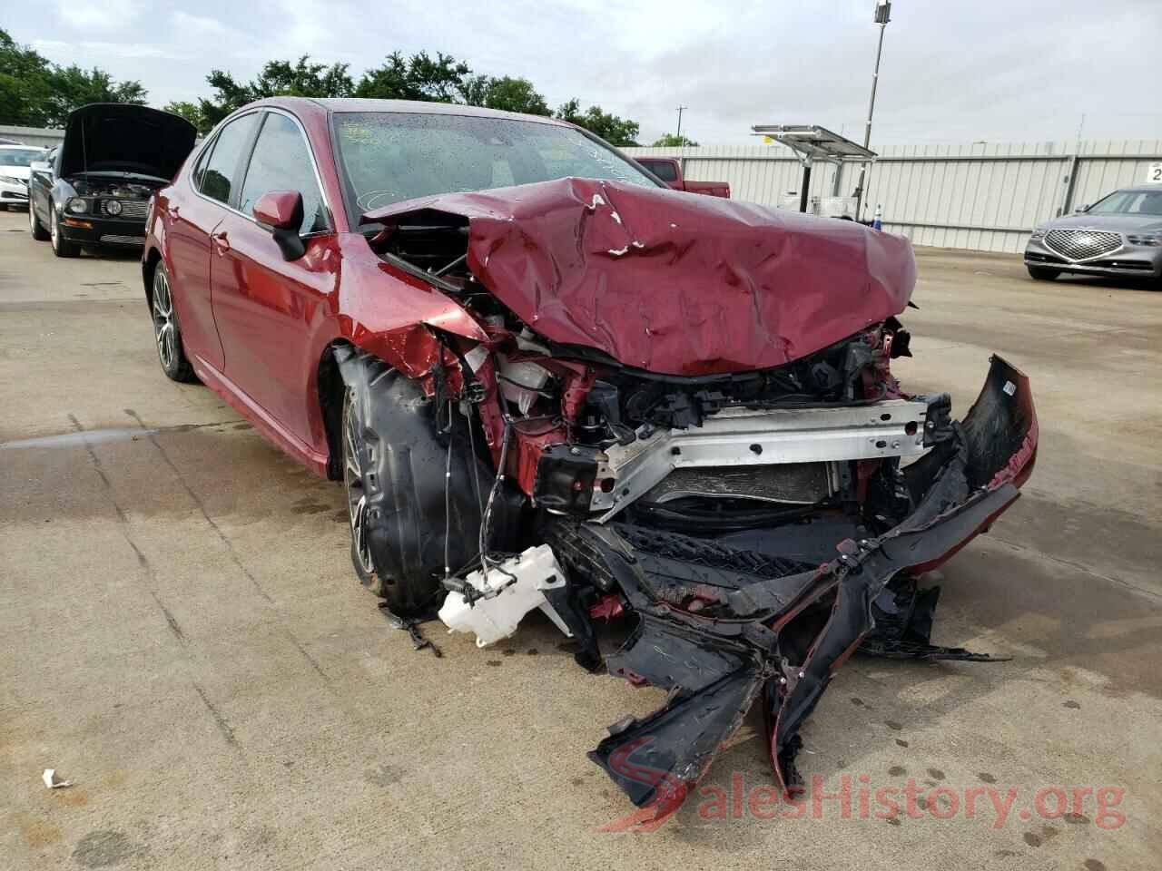 4T1B11HK0JU585637 2018 TOYOTA CAMRY