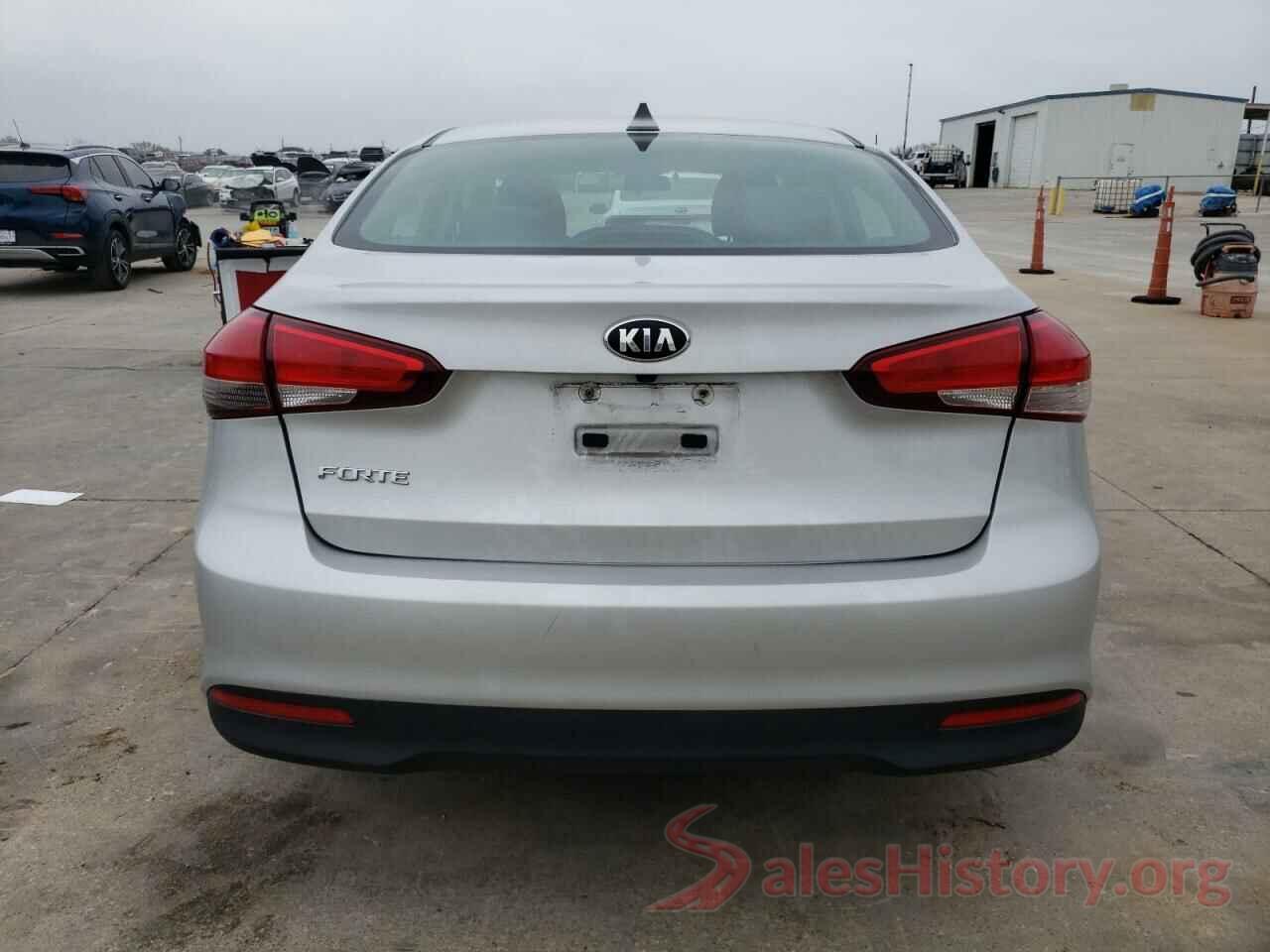 3KPFL4A72JE192129 2018 KIA FORTE