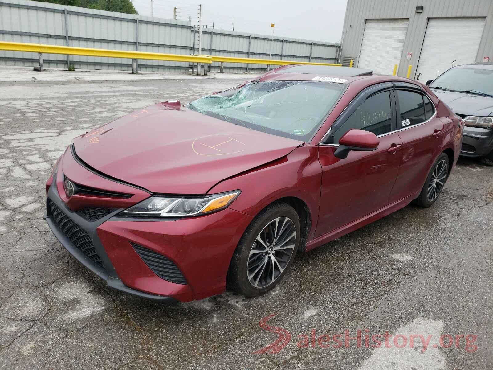 4T1B11HK2JU582786 2018 TOYOTA CAMRY