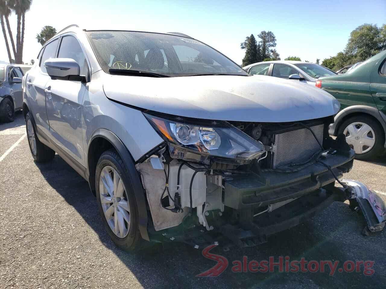 JN1BJ1CR2JW203687 2018 NISSAN ROGUE