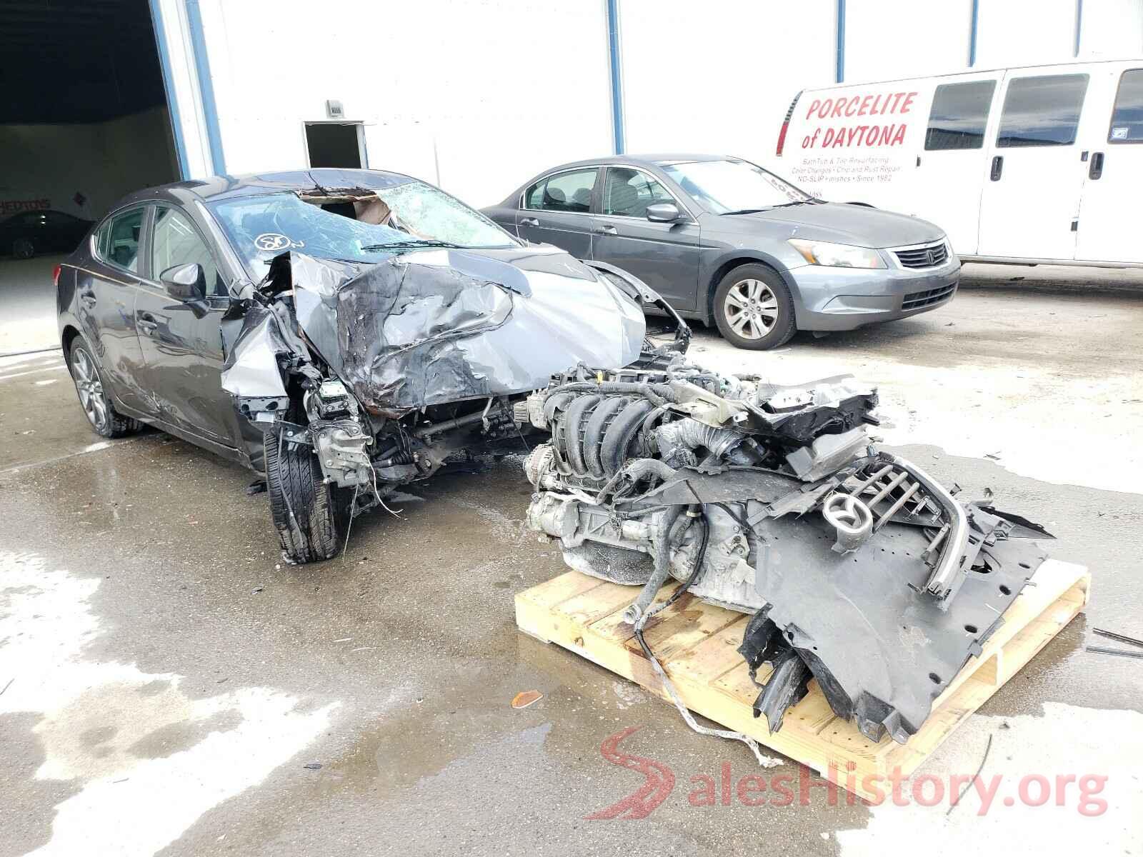 3MZBN1V34JM187368 2018 MAZDA 3