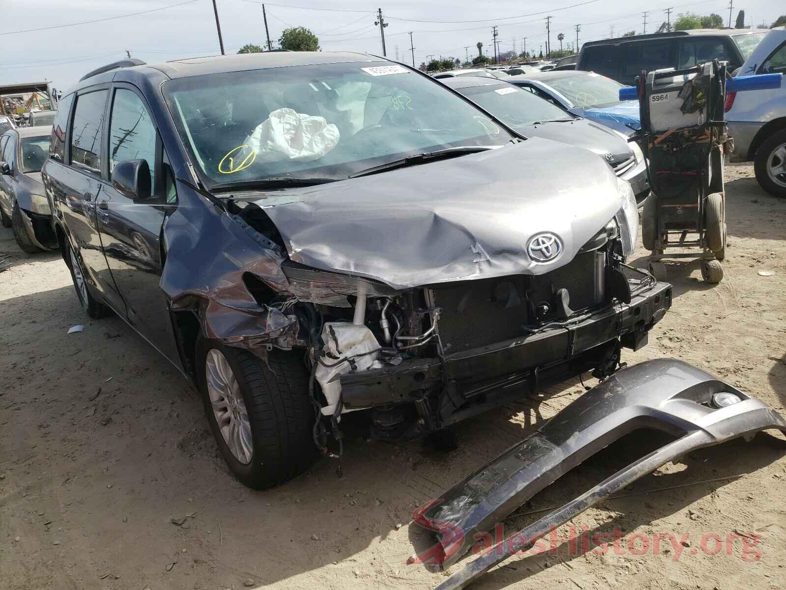 5TDYZ3DC1HS898938 2017 TOYOTA SIENNA