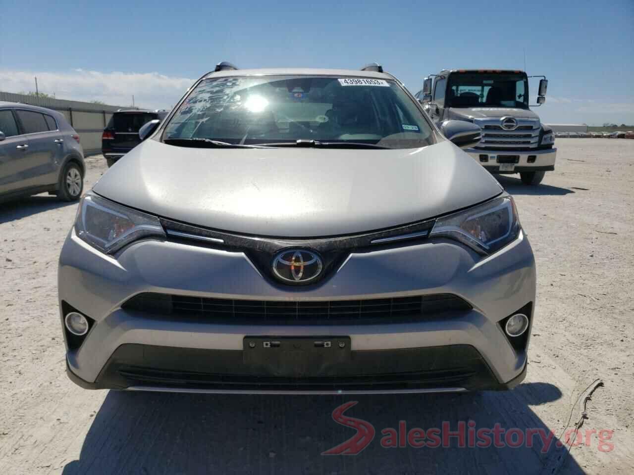 2T3RFREVXJW751392 2018 TOYOTA RAV4