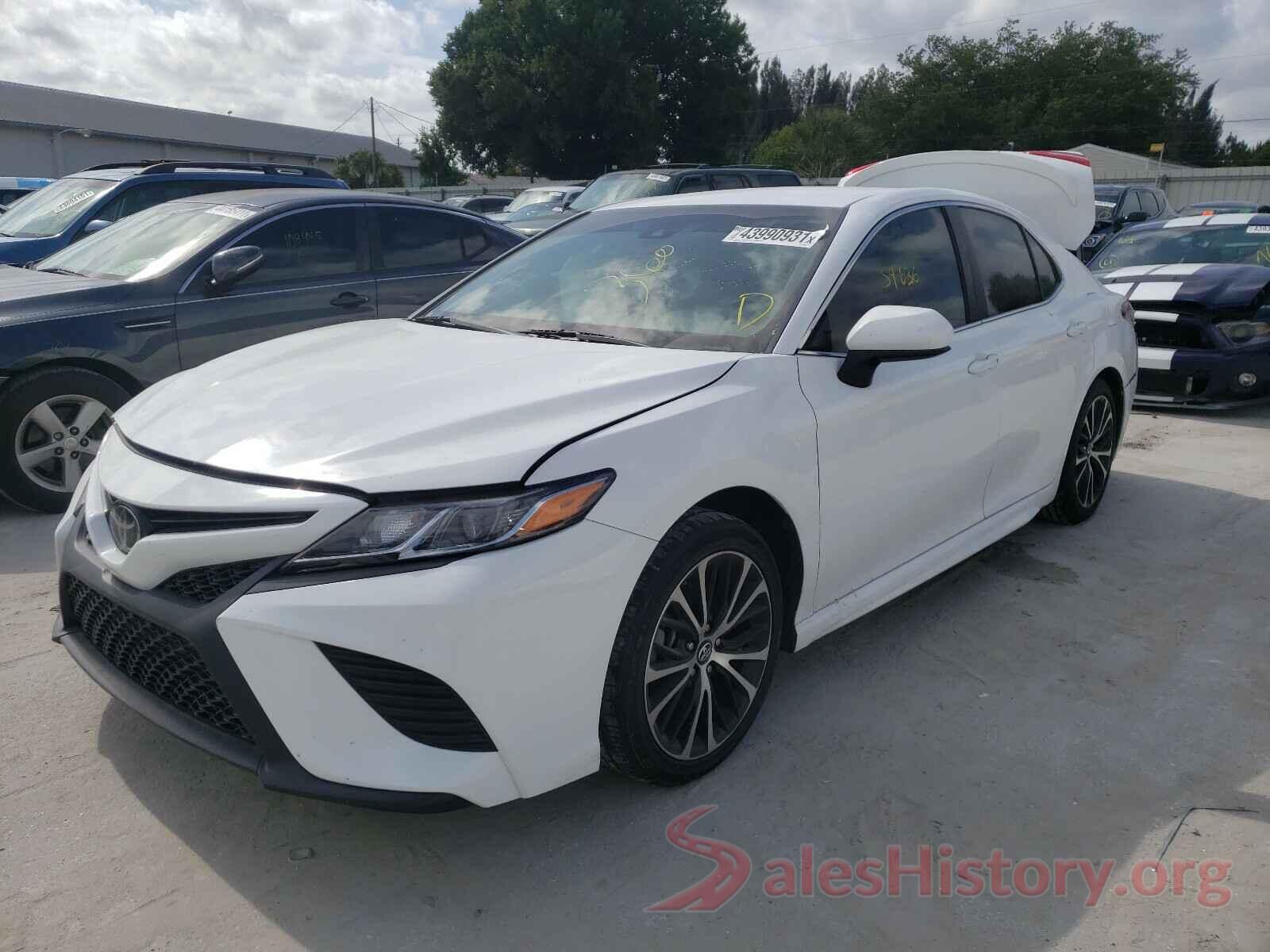 4T1B11HK6JU071663 2018 TOYOTA CAMRY