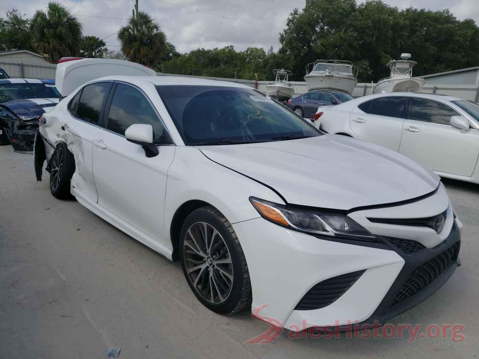 4T1B11HK6JU071663 2018 TOYOTA CAMRY