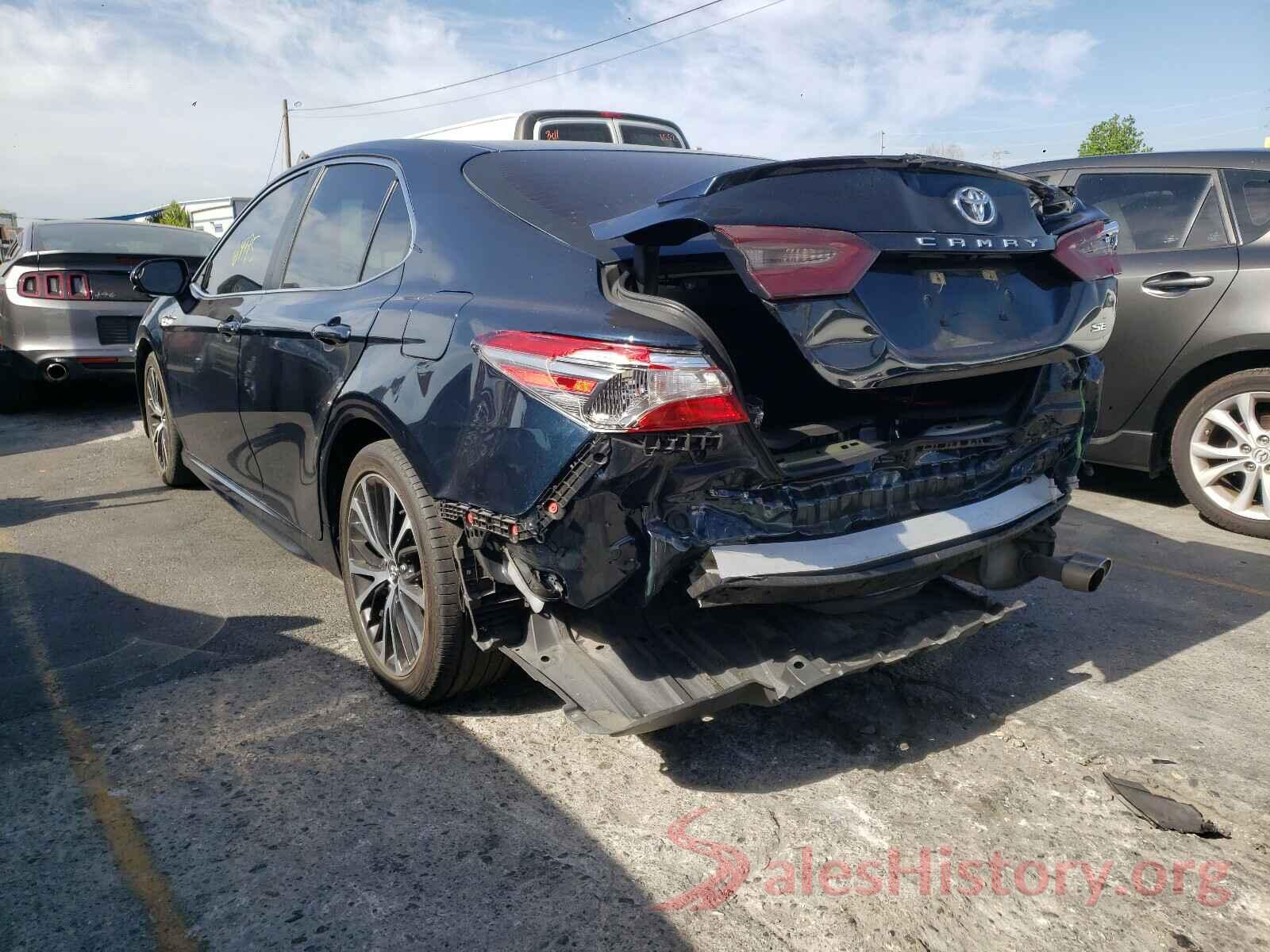 4T1B11HK5JU633262 2018 TOYOTA CAMRY