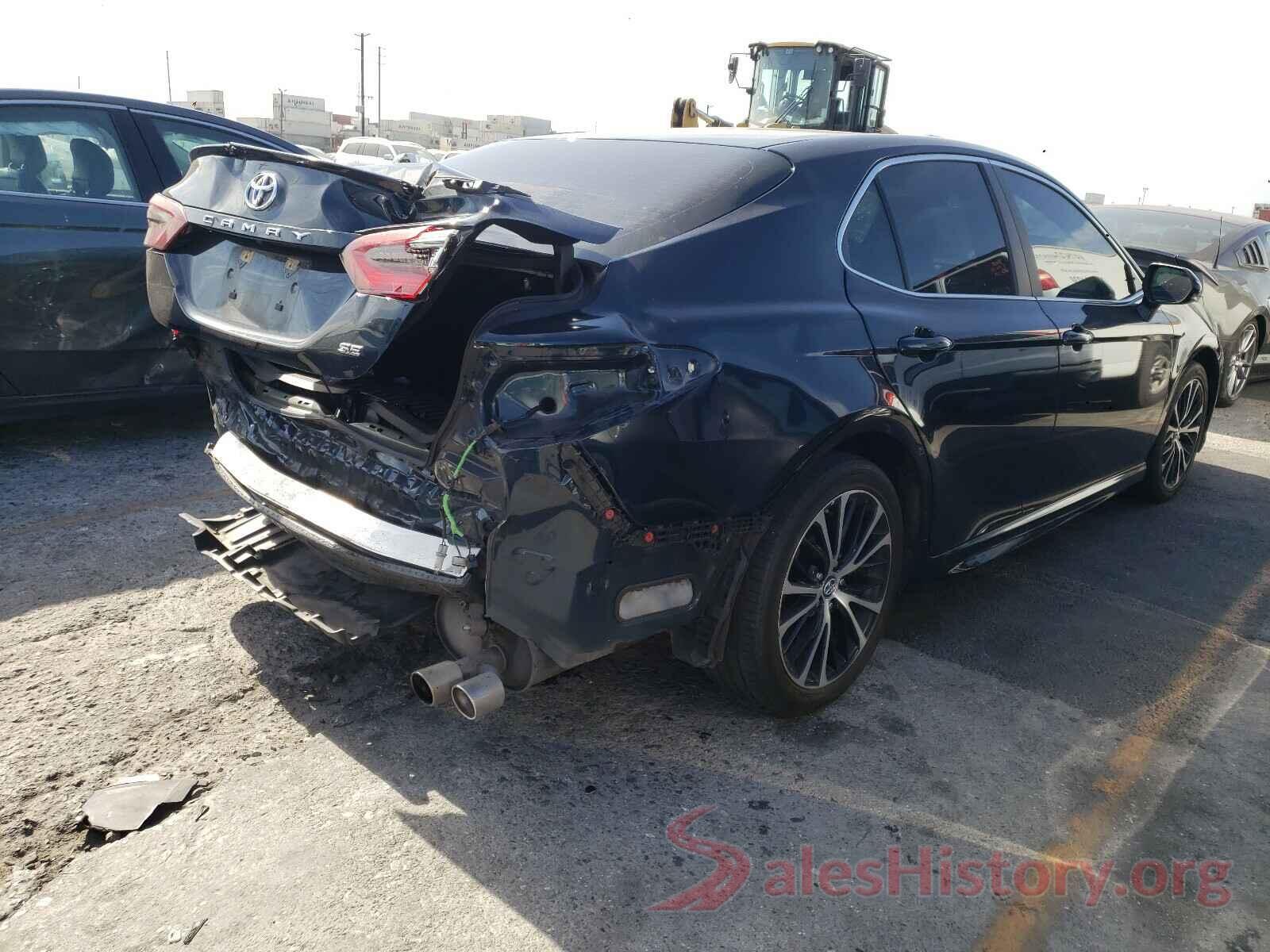 4T1B11HK5JU633262 2018 TOYOTA CAMRY