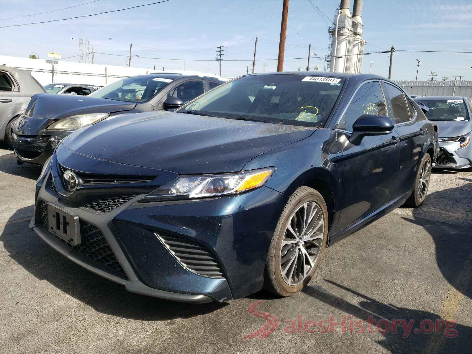 4T1B11HK5JU633262 2018 TOYOTA CAMRY